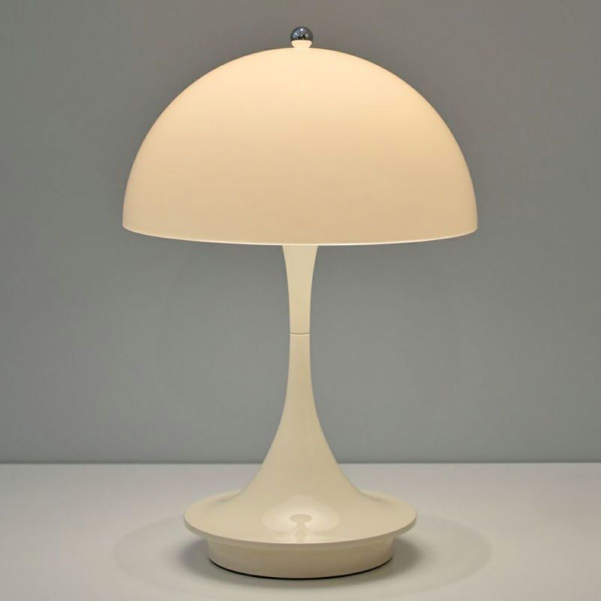 Louis Poulsen ルイスポールセン Panthella 160 Portable パンテラ 160 ポータブル （V3） テーブルランプ カラー：オペーク・バーガンディ デザイン：ヴェルナー・パントン