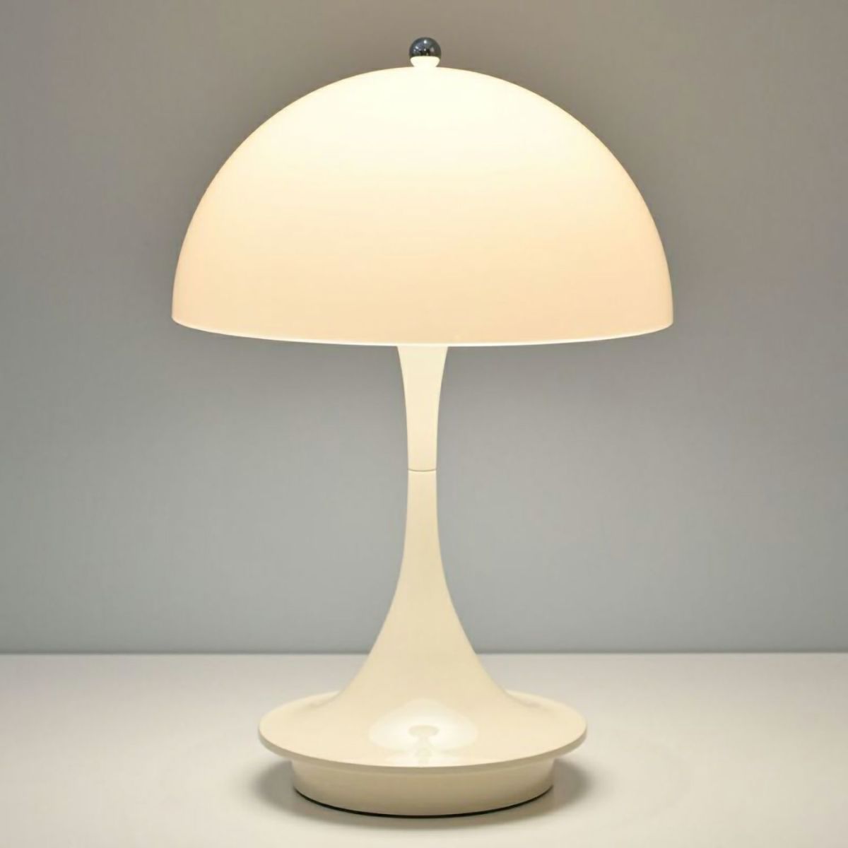 Louis Poulsen ルイスポールセン Panthella 160 Portable パンテラ 160 ポータブル （V3） テーブルランプ カラー：オペーク・バーガンディ デザイン：ヴェルナー・パントン