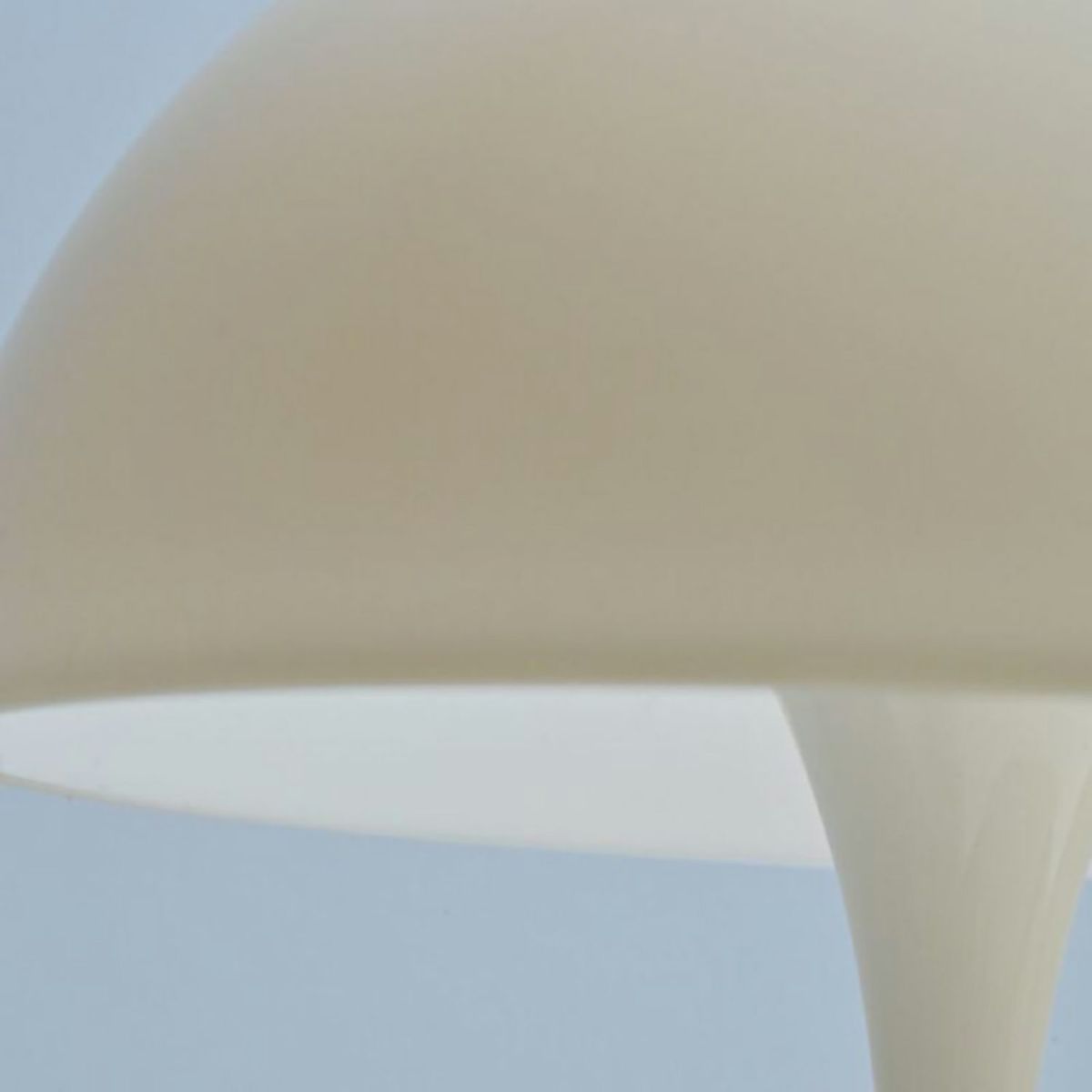 Louis Poulsen ルイスポールセン Panthella 160 Portable パンテラ 160 ポータブル （V3） テーブルランプ カラー：オペーク・バーガンディ デザイン：ヴェルナー・パントン