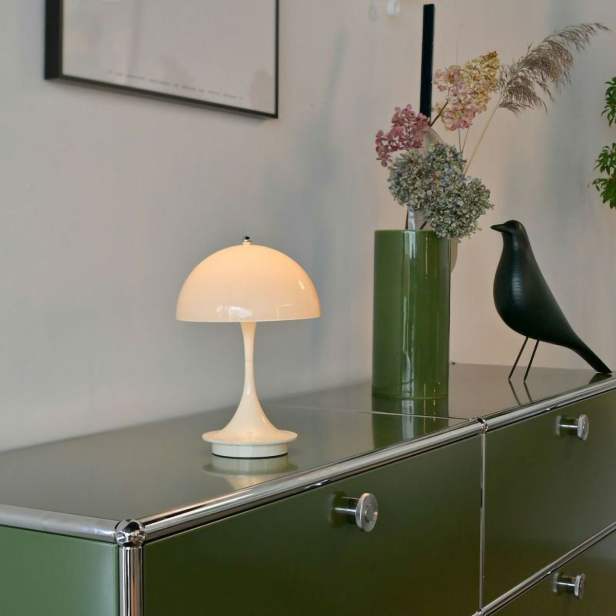 Louis Poulsen ルイスポールセン Panthella 160 Portable パンテラ 160 ポータブル （V3） テーブルランプ カラー：オペーク・バーガンディ デザイン：ヴェルナー・パントン