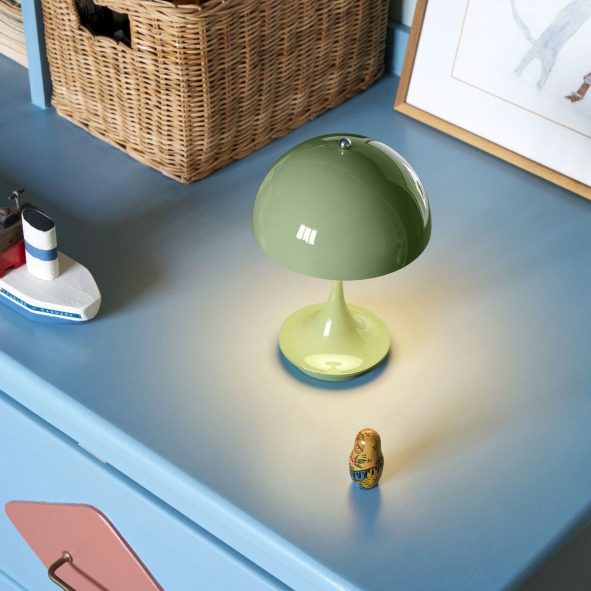 Louis Poulsen ルイスポールセン Panthella 160 Portable パンテラ 160 ポータブル （V3） テーブルランプ カラー：オペーク・バーガンディ デザイン：ヴェルナー・パントン