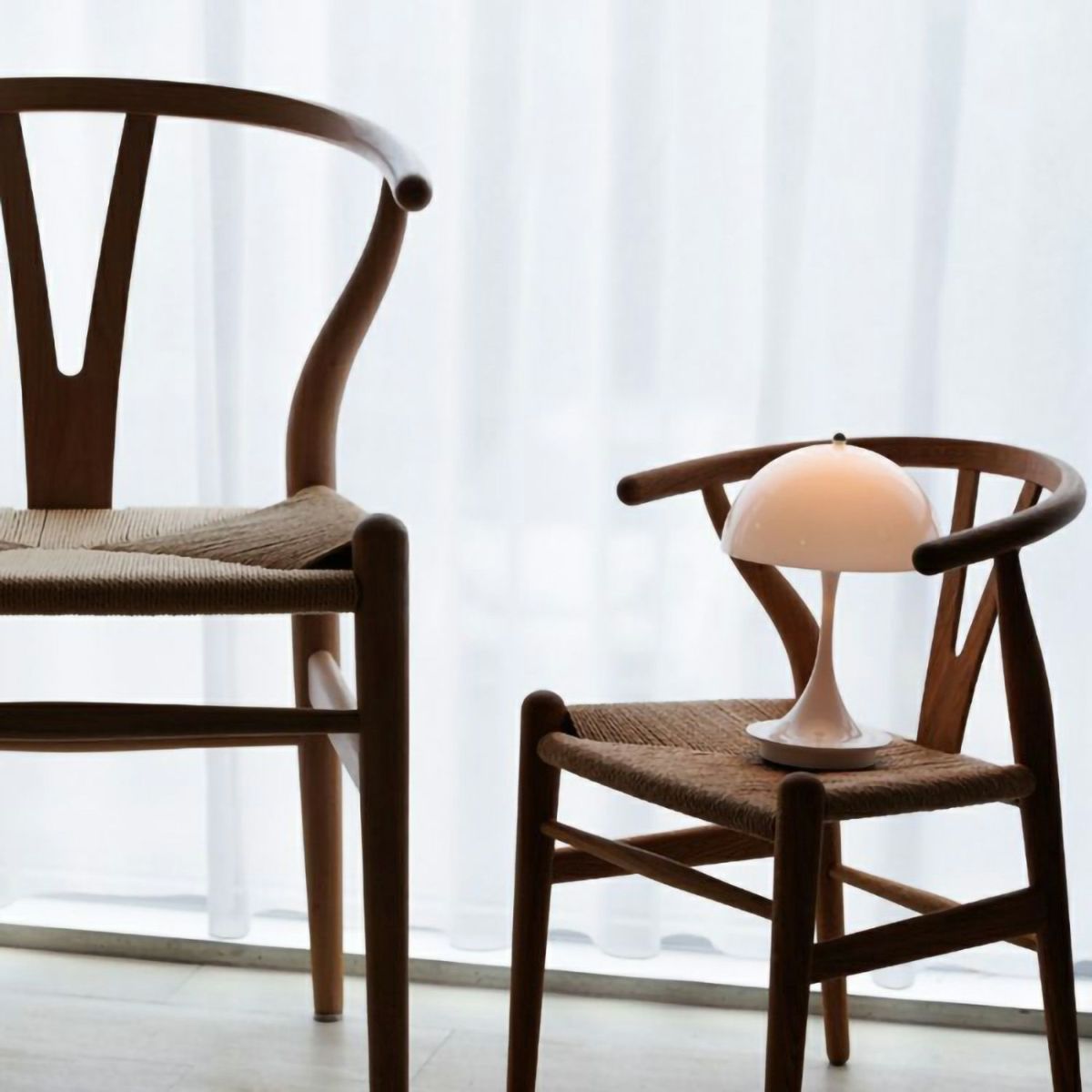 Louis Poulsen ルイスポールセン Panthella 160 Portable パンテラ 160 ポータブル （V3） テーブルランプ カラー：オペーク・バーガンディ デザイン：ヴェルナー・パントン