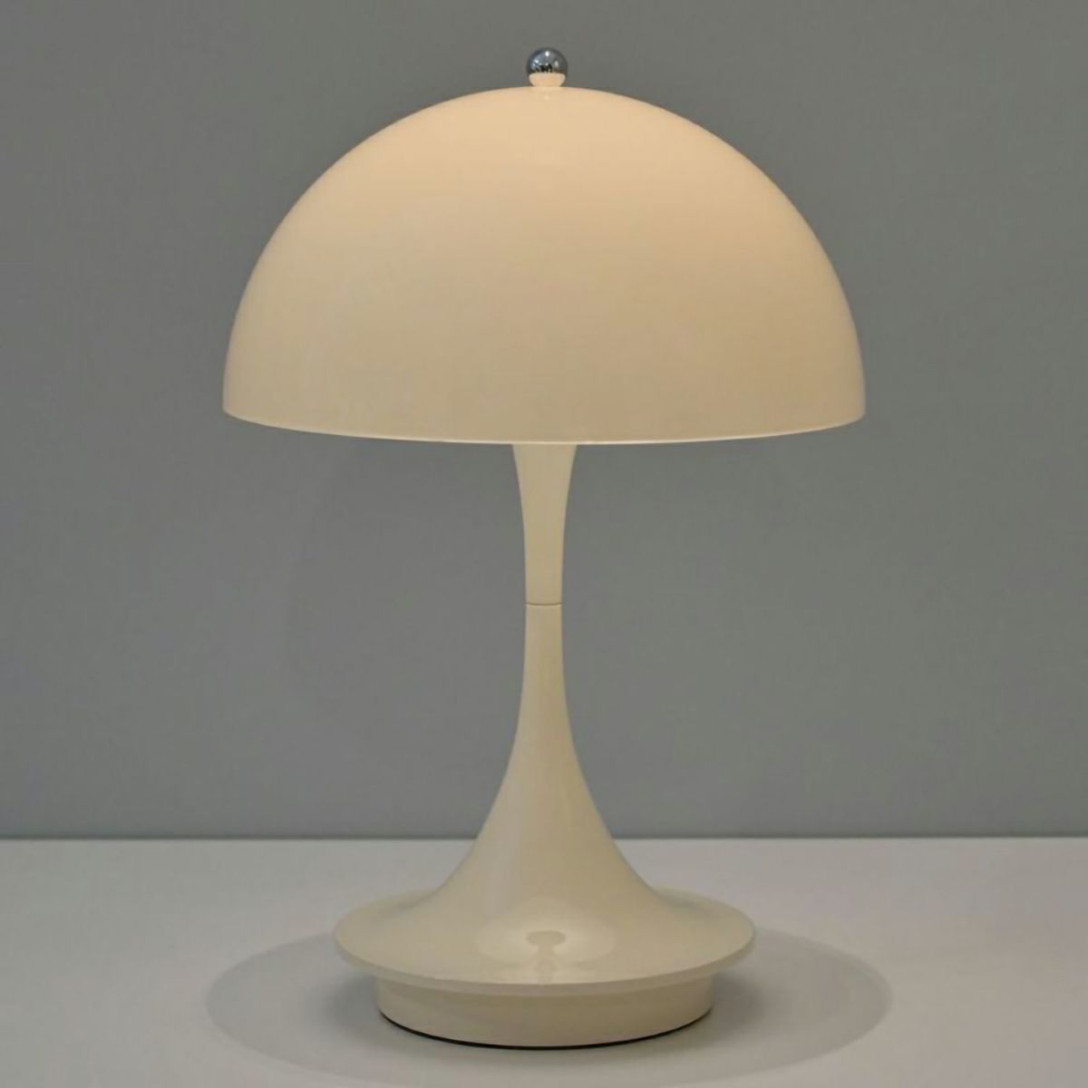 Louis Poulsen ルイスポールセン Panthella 160 Portable パンテラ 160 ポータブル （V3） テーブルランプ カラー：オペーク・モスグリーン デザイン：ヴェルナー・パントン