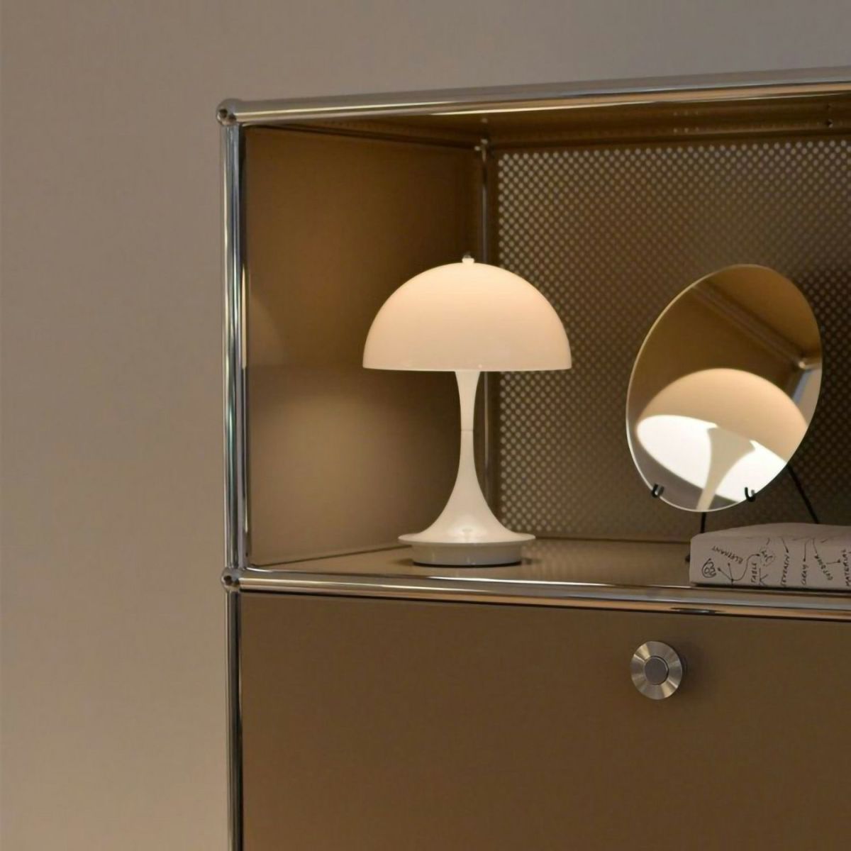 Louis Poulsen ルイスポールセン Panthella 160 Portable パンテラ 160 ポータブル （V3） テーブルランプ カラー：オペーク・モスグリーン デザイン：ヴェルナー・パントン