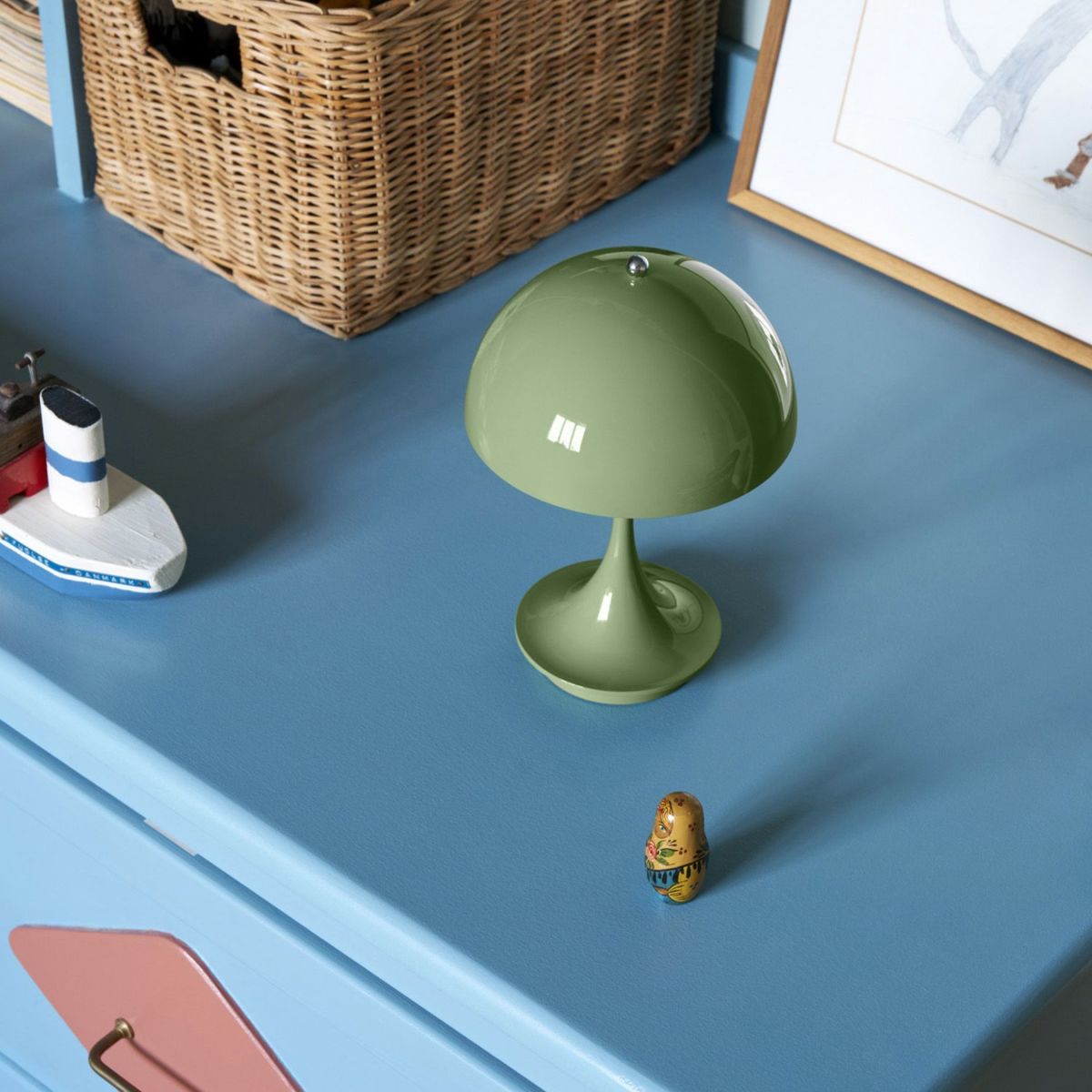 Louis Poulsen ルイスポールセン Panthella 160 Portable パンテラ 160 ポータブル （V3） テーブルランプ カラー：オペーク・モスグリーン デザイン：ヴェルナー・パントン