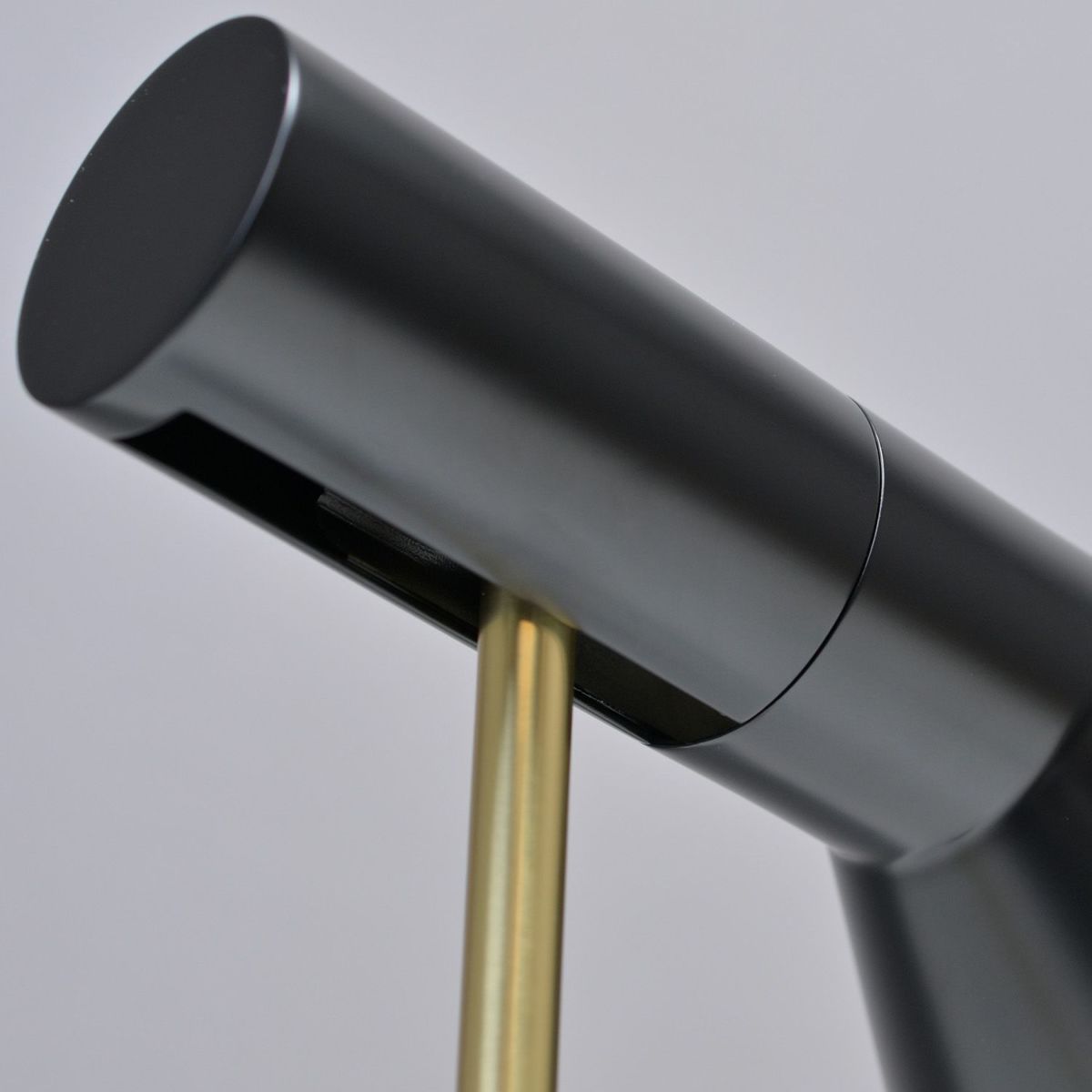 Louis Poulsen ルイスポールセン AJ Mini Table AJ ミニ テーブル テーブルランプ カラー：ブラック 真鍮ポリッシュ （無塗装） デザイン：アルネ・ヤコブセン