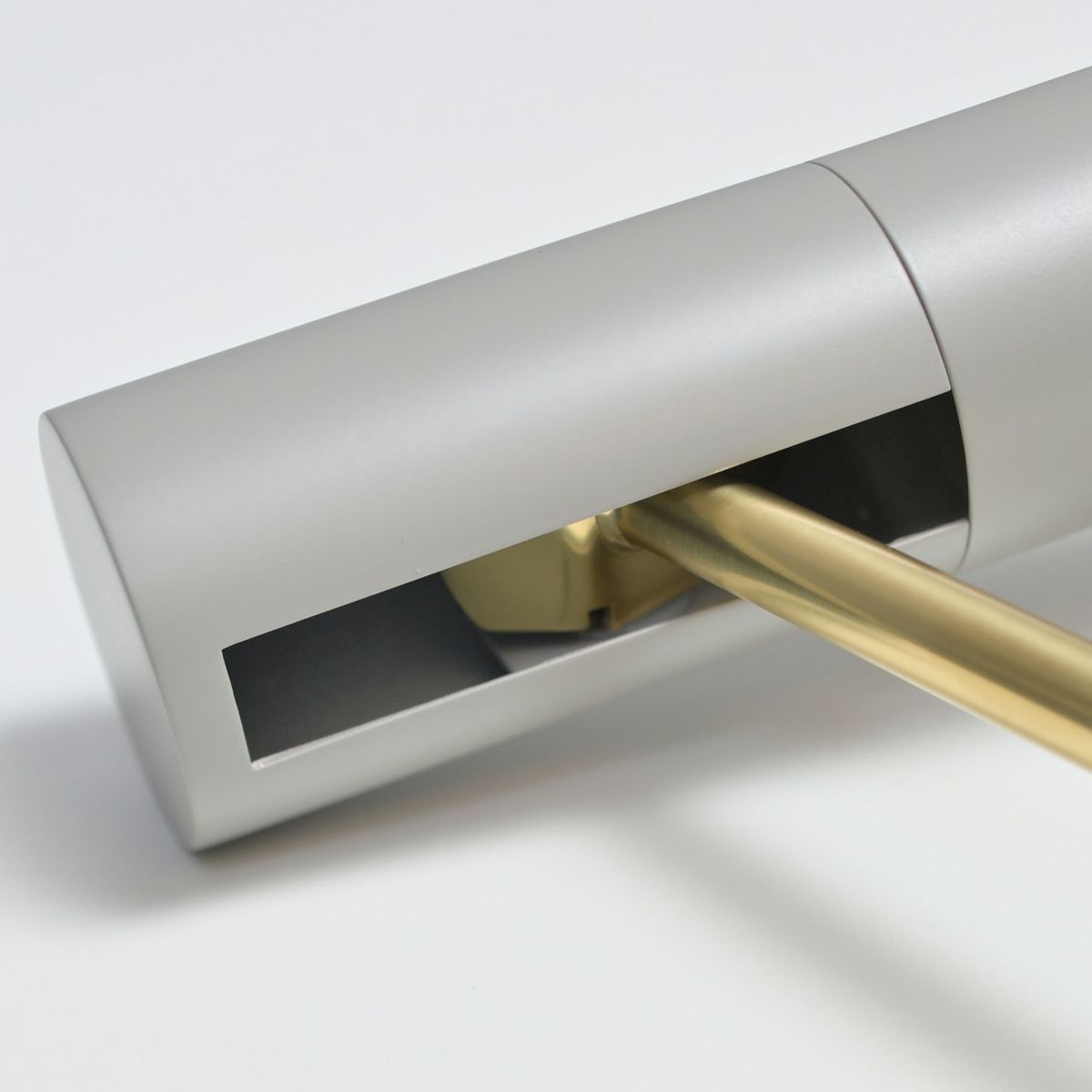 Louis Poulsen ルイスポールセン AJ Mini Table AJ ミニ テーブル テーブルランプ カラー：ウォーム・グレー 真鍮ポリッシュ （無塗装） デザイン：アルネ・ヤコブセン