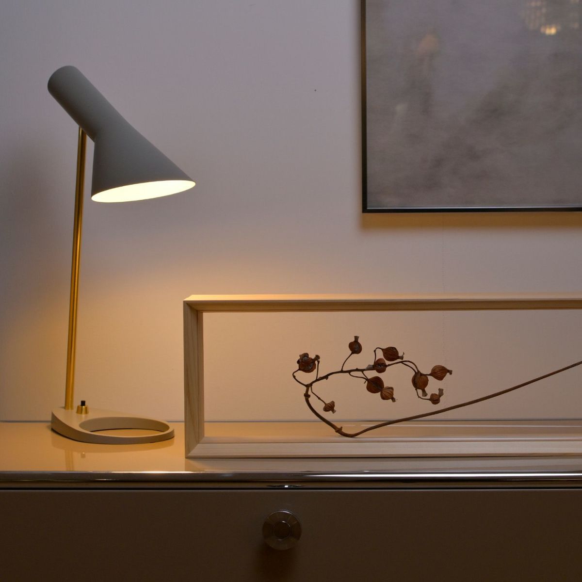 Louis Poulsen ルイスポールセン AJ Mini Table AJ ミニ テーブル テーブルランプ カラー：ウォーム・グレー 真鍮ポリッシュ （無塗装） デザイン：アルネ・ヤコブセン