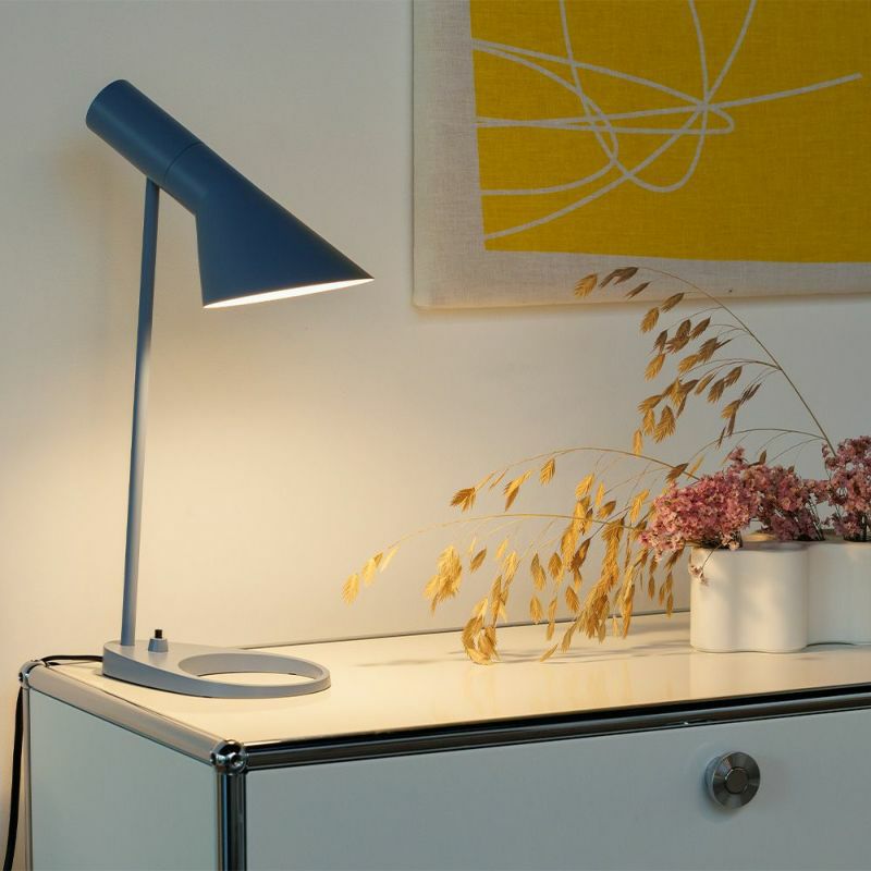 Louis Poulsen ルイスポールセン AJ Mini Table AJ ミニ テーブル テーブルランプ カラー：ウォーム・グレー 真鍮ポリッシュ （無塗装） デザイン：アルネ・ヤコブセン