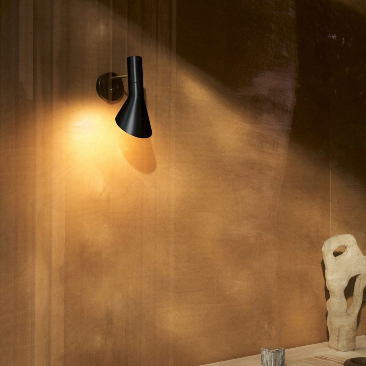 Louis Poulsen ルイスポールセン AJ Wall AJ ウォール カラー：ウォーム・グレー 真鍮ポリッシュ （無塗装） デザイン：アルネ・ヤコブセン