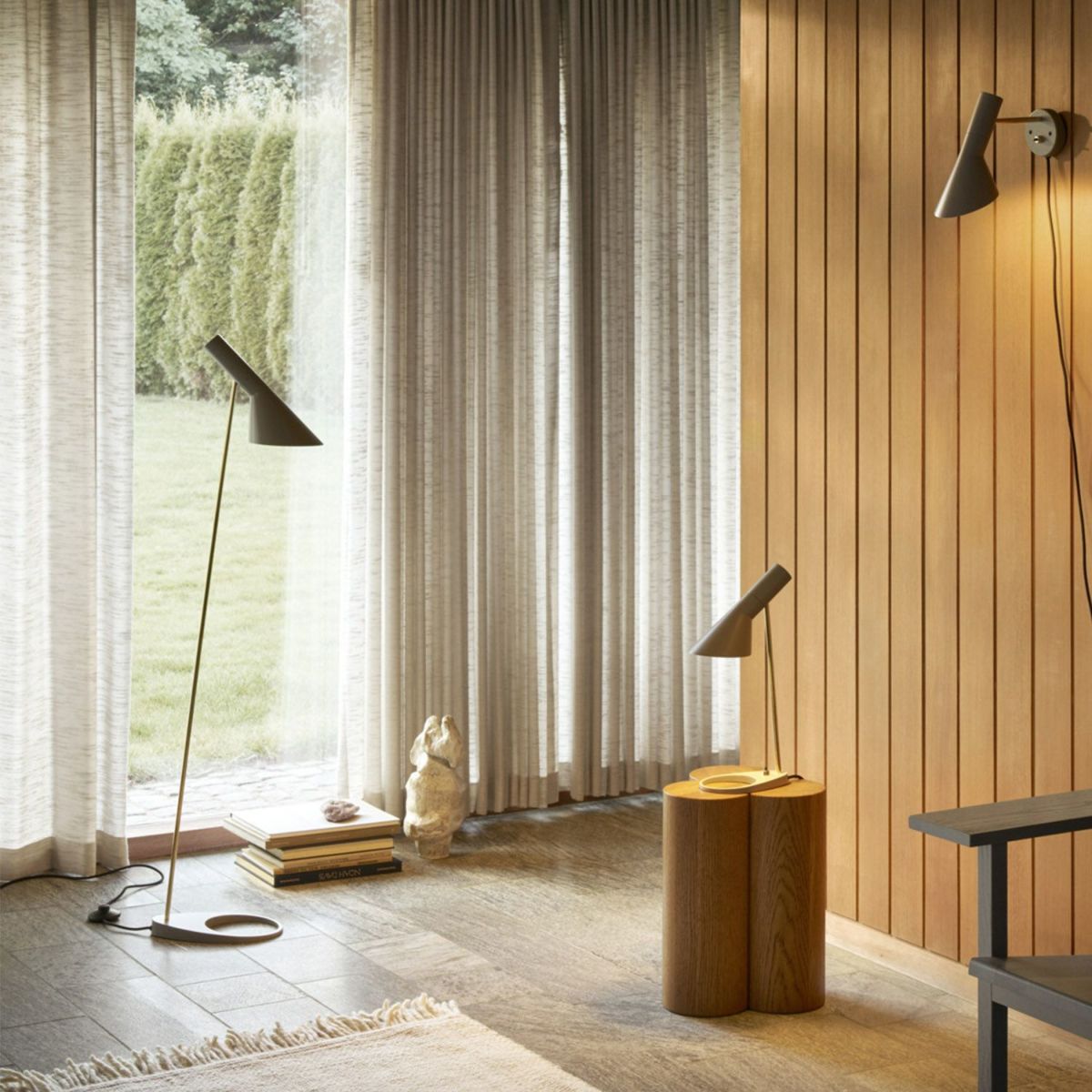 Louis Poulsen ルイスポールセン AJ Floor AJ フロア カラー：ブラック 真鍮ポリッシュ （無塗装） デザイン：アルネ・ヤコブセン