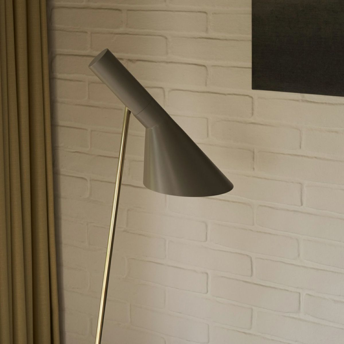 Louis Poulsen ルイスポールセン AJ Floor AJ フロア カラー：ブラック 真鍮ポリッシュ （無塗装） デザイン：アルネ・ヤコブセン