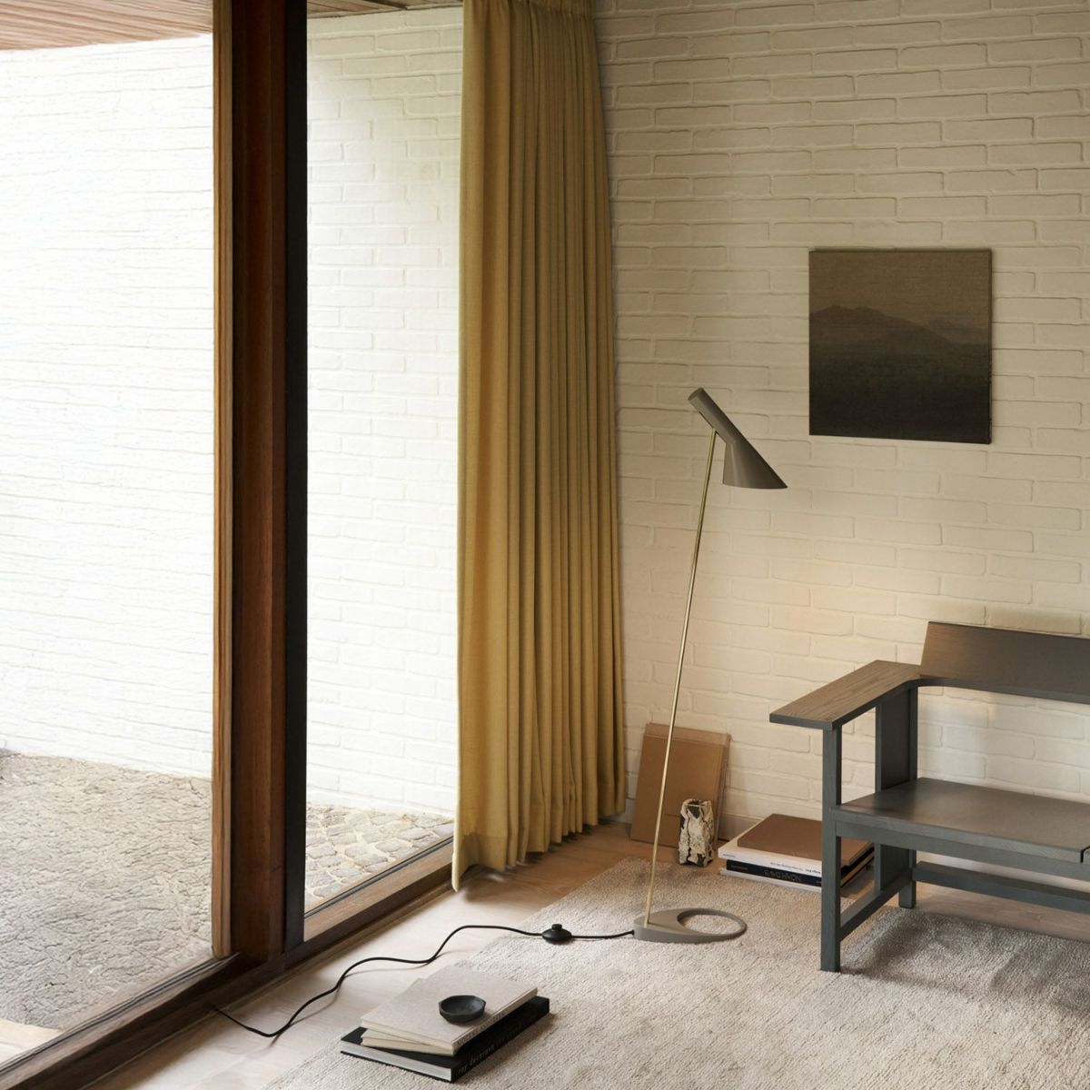 Louis Poulsen ルイスポールセン AJ Floor AJ フロア カラー：ブラック 真鍮ポリッシュ （無塗装） デザイン：アルネ・ヤコブセン