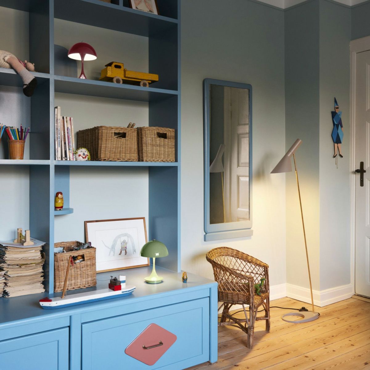 Louis Poulsen ルイスポールセン AJ Floor AJ フロア カラー：ブラック 真鍮ポリッシュ （無塗装） デザイン：アルネ・ヤコブセン