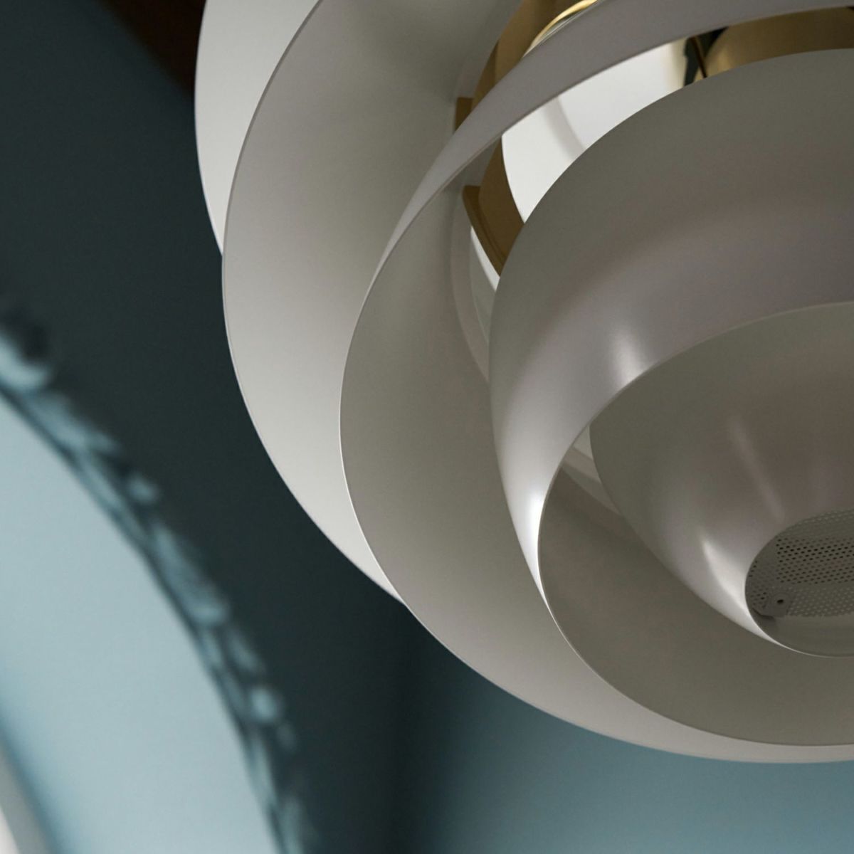 Louis Poulsen ルイスポールセン PH Snowball PH スノーボール ペンダントライト Φ400mm カラー：ダスティー・ブルー シルバー・クローム デザイン：ポール・ヘニングセン