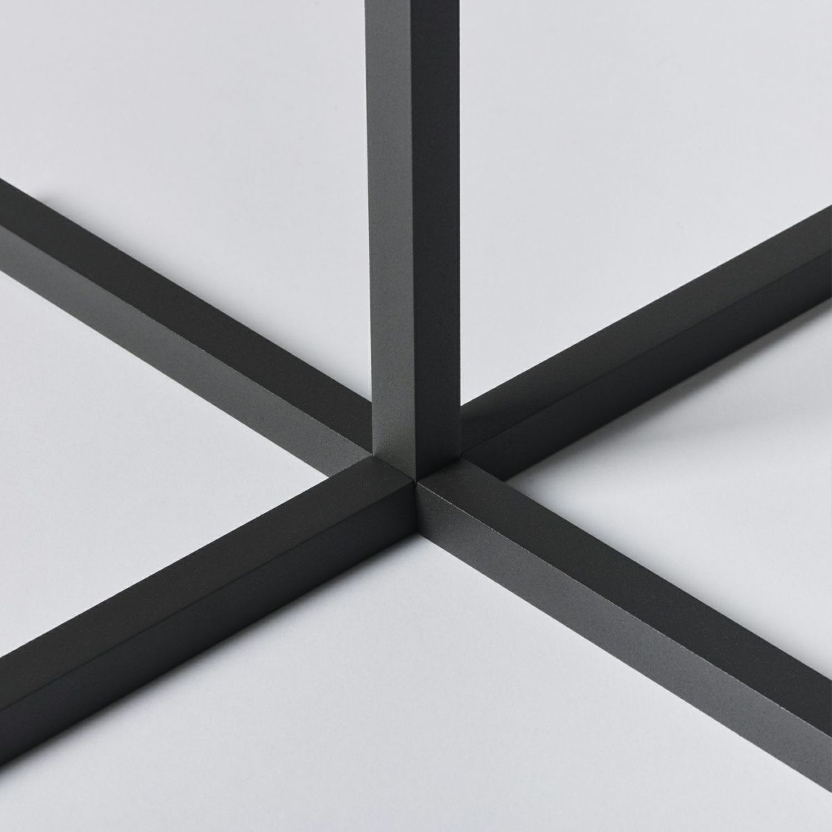 DUENDE デュエンデ SOLID STEEL TABLE ソリッド スチール テーブル DU0326 カラー：3色 デザイン：PERMANENT31