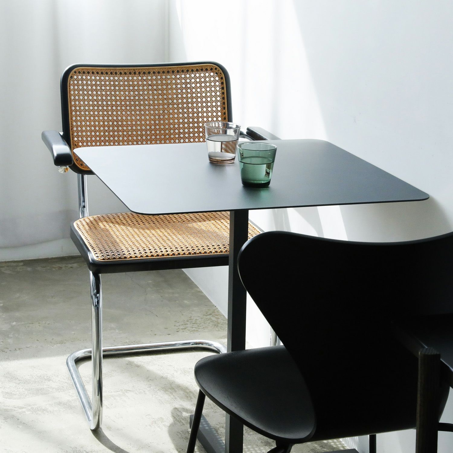 DUENDE デュエンデ SOLID STEEL DINER TABLE SQUARE ソリッドスチールダイナーテーブル スクエア DU331 カラー：ダークグレー デザイン：PERMANENT31