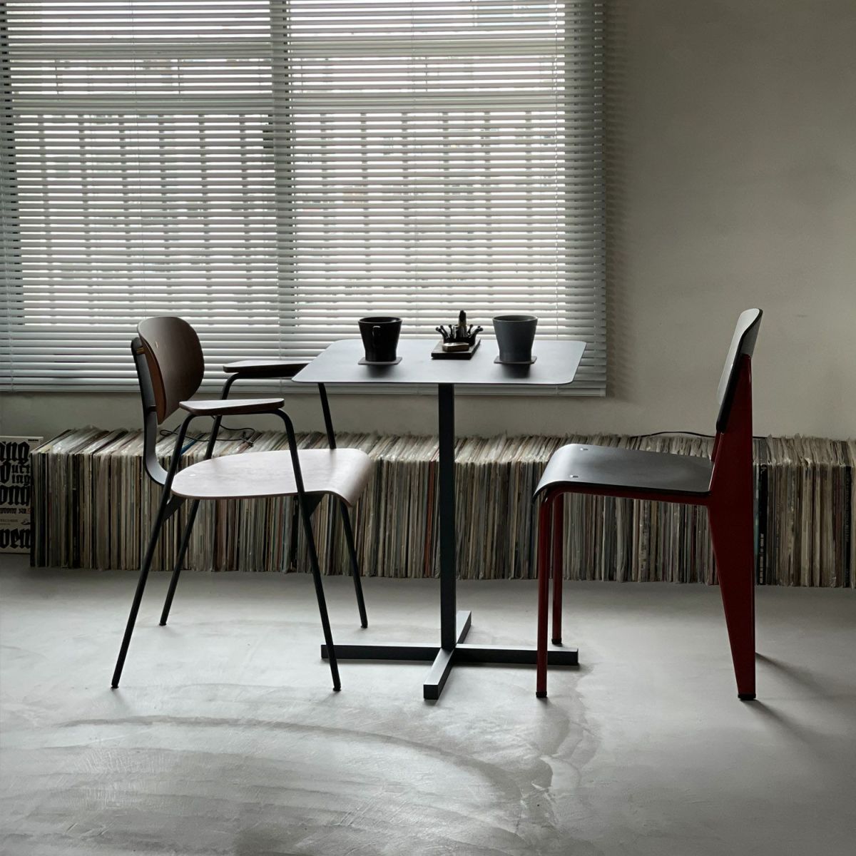 DUENDE デュエンデ SOLID STEEL DINER TABLE SQUARE ソリッドスチールダイナーテーブル スクエア DU331 カラー：ダークグレー デザイン：PERMANENT31