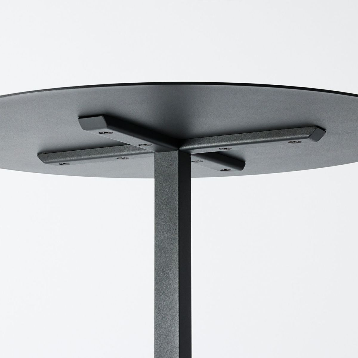 DUENDE デュエンデ SOLID STEEL DINER TABLE ROUND ソリッドスチールダイナーテーブル ラウンド DU330 カラー：ダークグレー デザイン：PERMANENT31