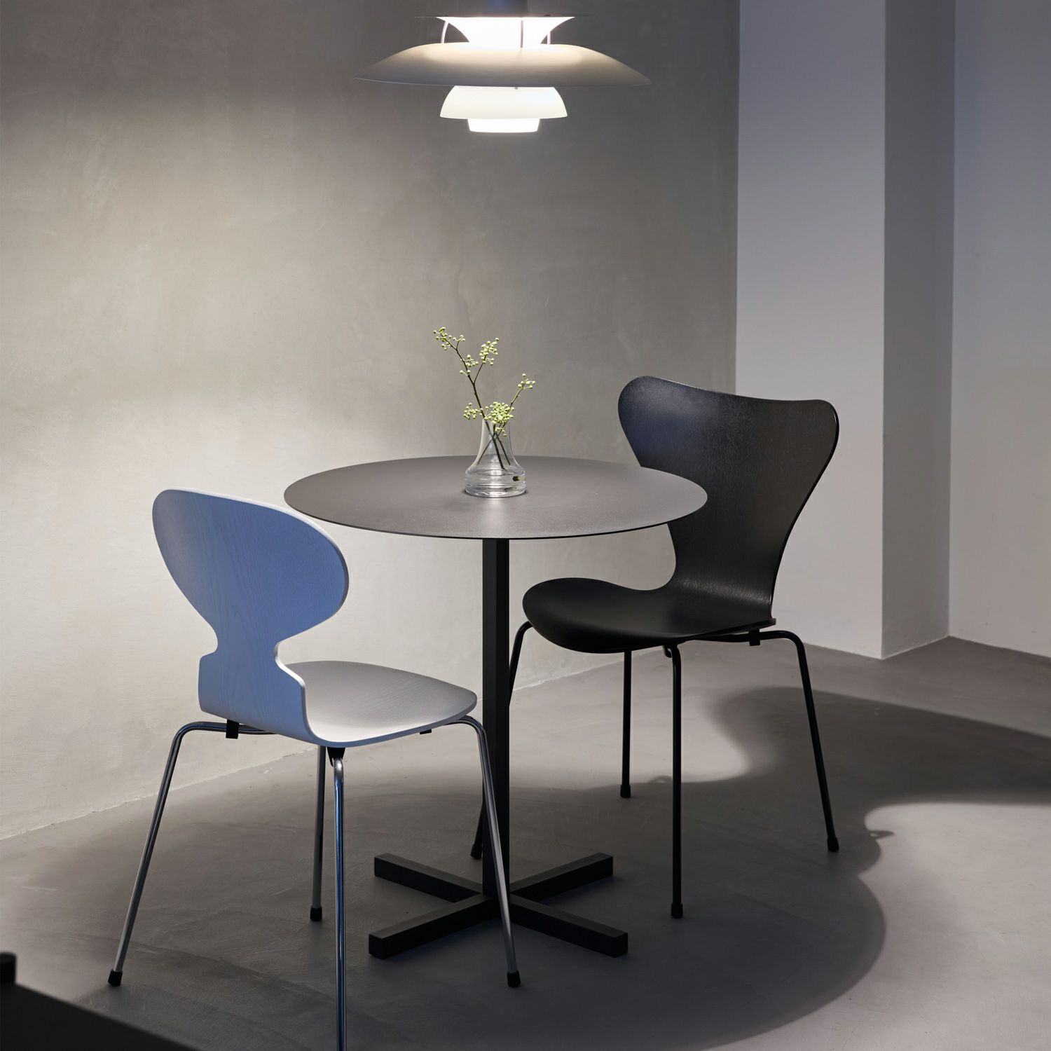 DUENDE デュエンデ SOLID STEEL DINER TABLE ROUND ソリッドスチールダイナーテーブル ラウンド DU330 カラー：ダークグレー デザイン：PERMANENT31