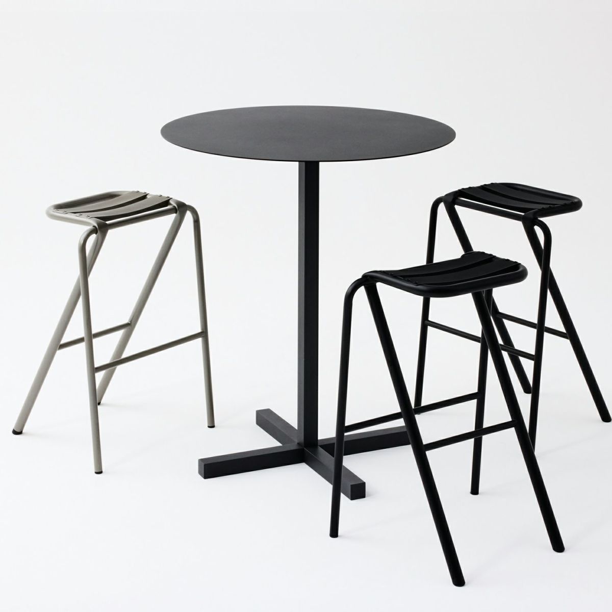 DUENDE デュエンデ SOLID STEEL HIGH DINER TABLE ROUND ソリッドスチールハイダイナーテーブル ラウンド DU0332 カラー：ダークグレー デザイン：PERMANENT31