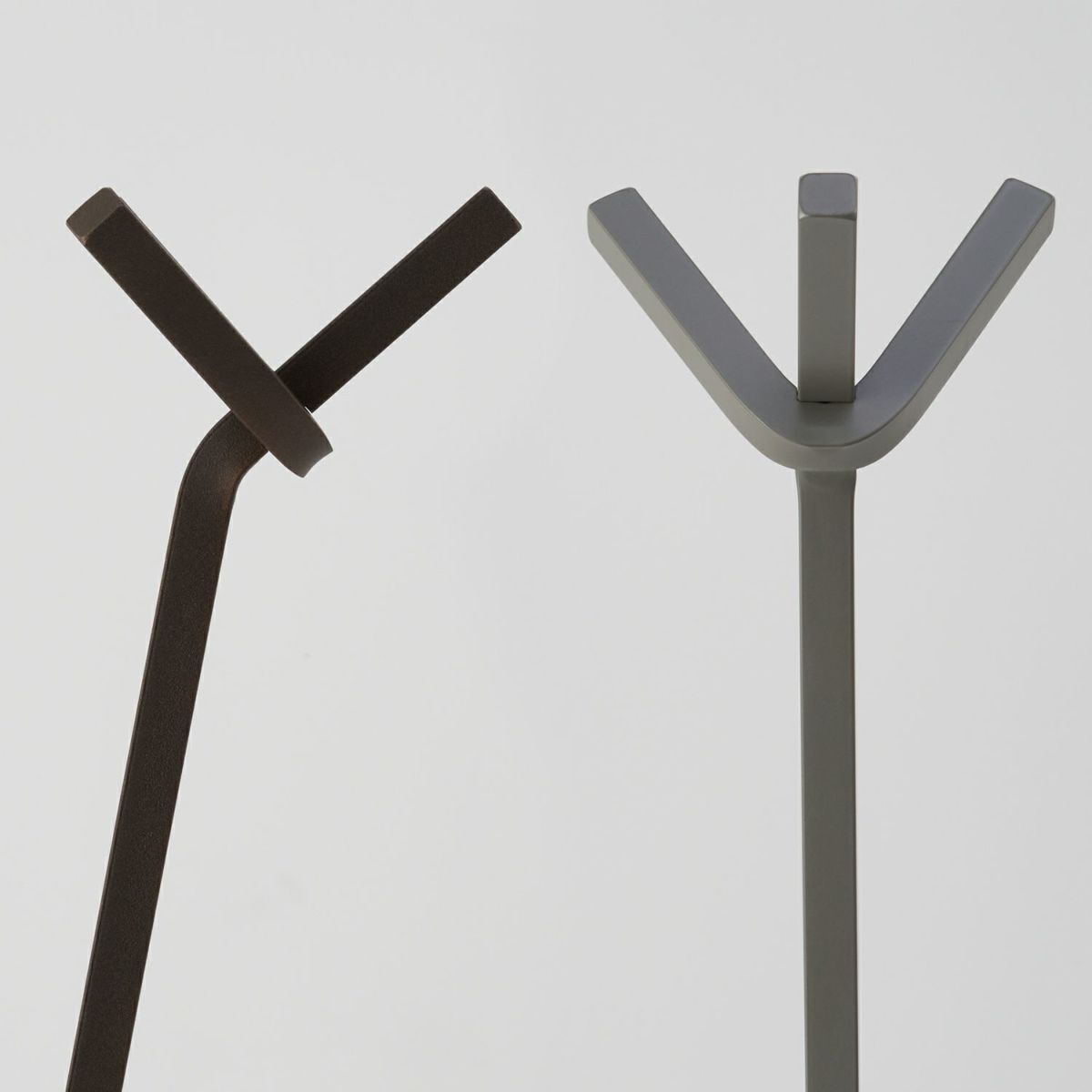 DUENDE デュエンデ UNO HANGER ウノ ハンガー DU0323 カラー：2色 デザイン：芦沢 啓治