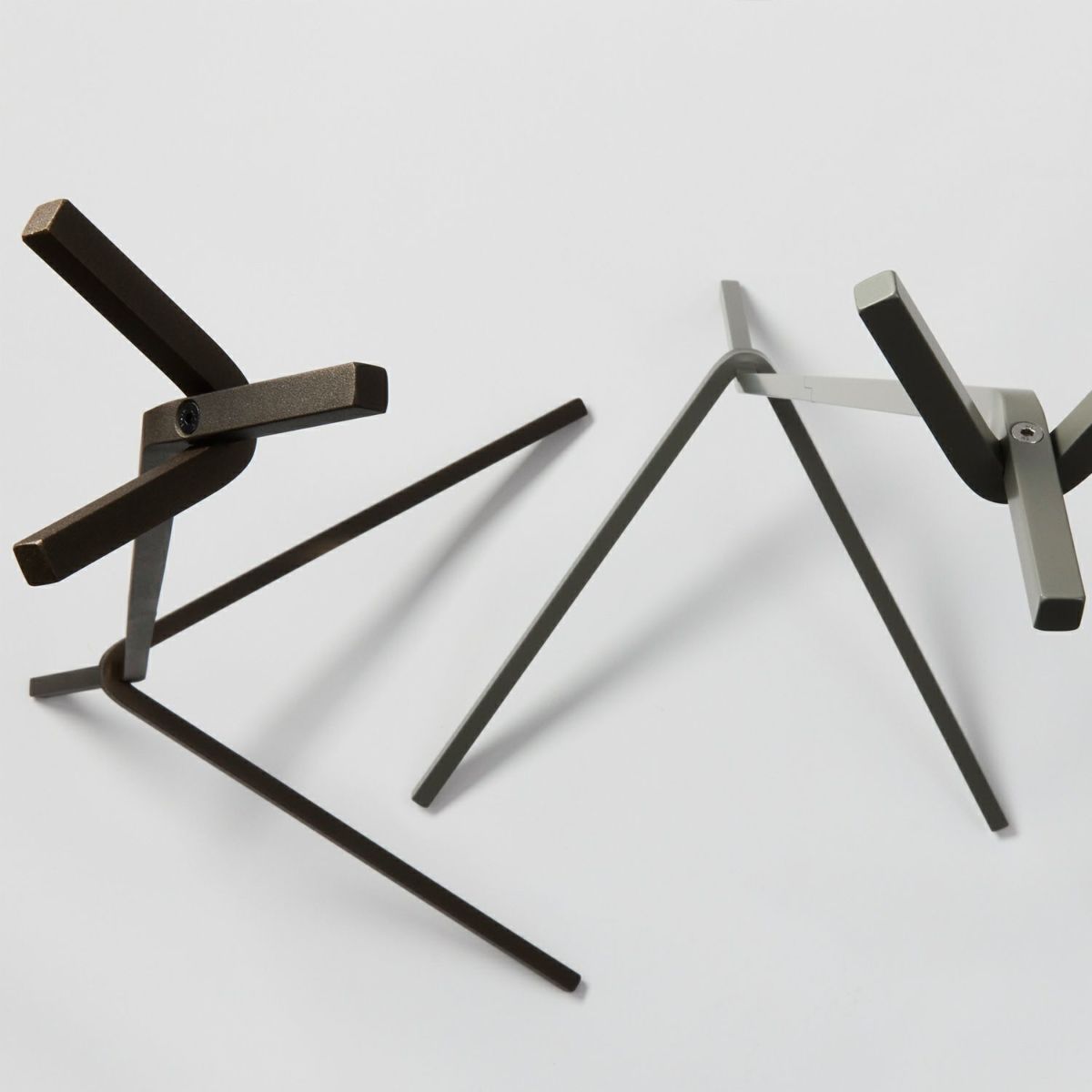 DUENDE デュエンデ UNO HANGER ウノ ハンガー DU0323 カラー：2色 デザイン：芦沢 啓治