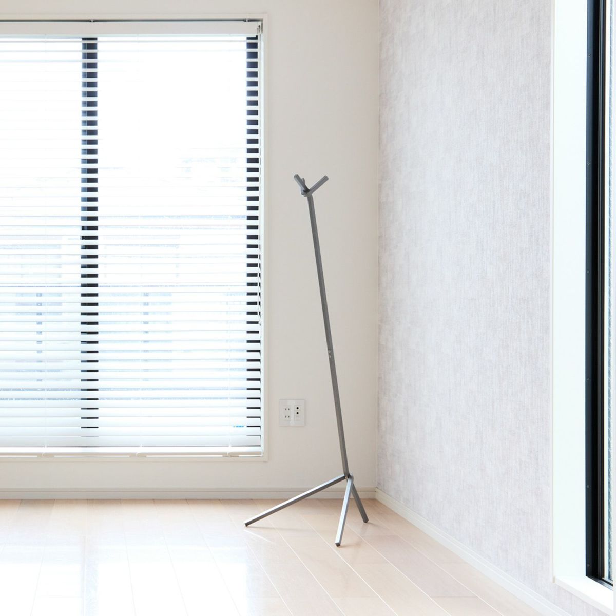 DUENDE デュエンデ UNO HANGER ウノ ハンガー DU0323 カラー：2色 デザイン：芦沢 啓治