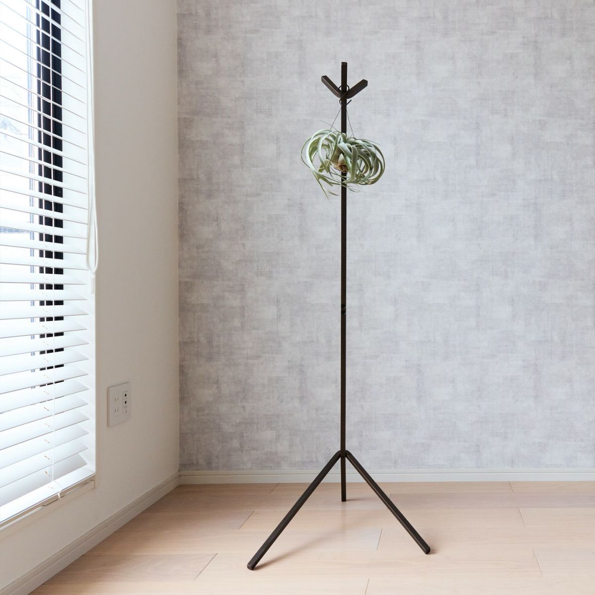 DUENDE デュエンデ UNO HANGER ウノ ハンガー DU0323 カラー：2色 デザイン：芦沢 啓治