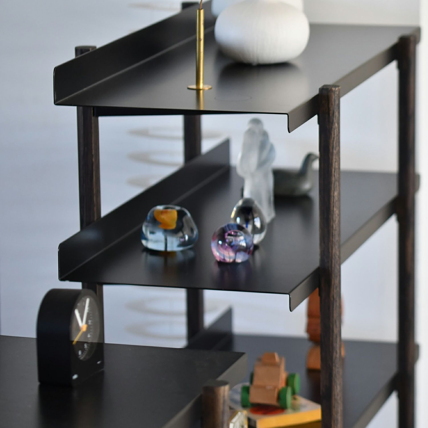 DUENDE デュエンデ MARGE SHELF 3 BK OIL STAIN FINISH マージ シェルフ ブラック オイルステインフィニッシュ DU0328BK カラー：ブラック デザイン：芦沢 啓治