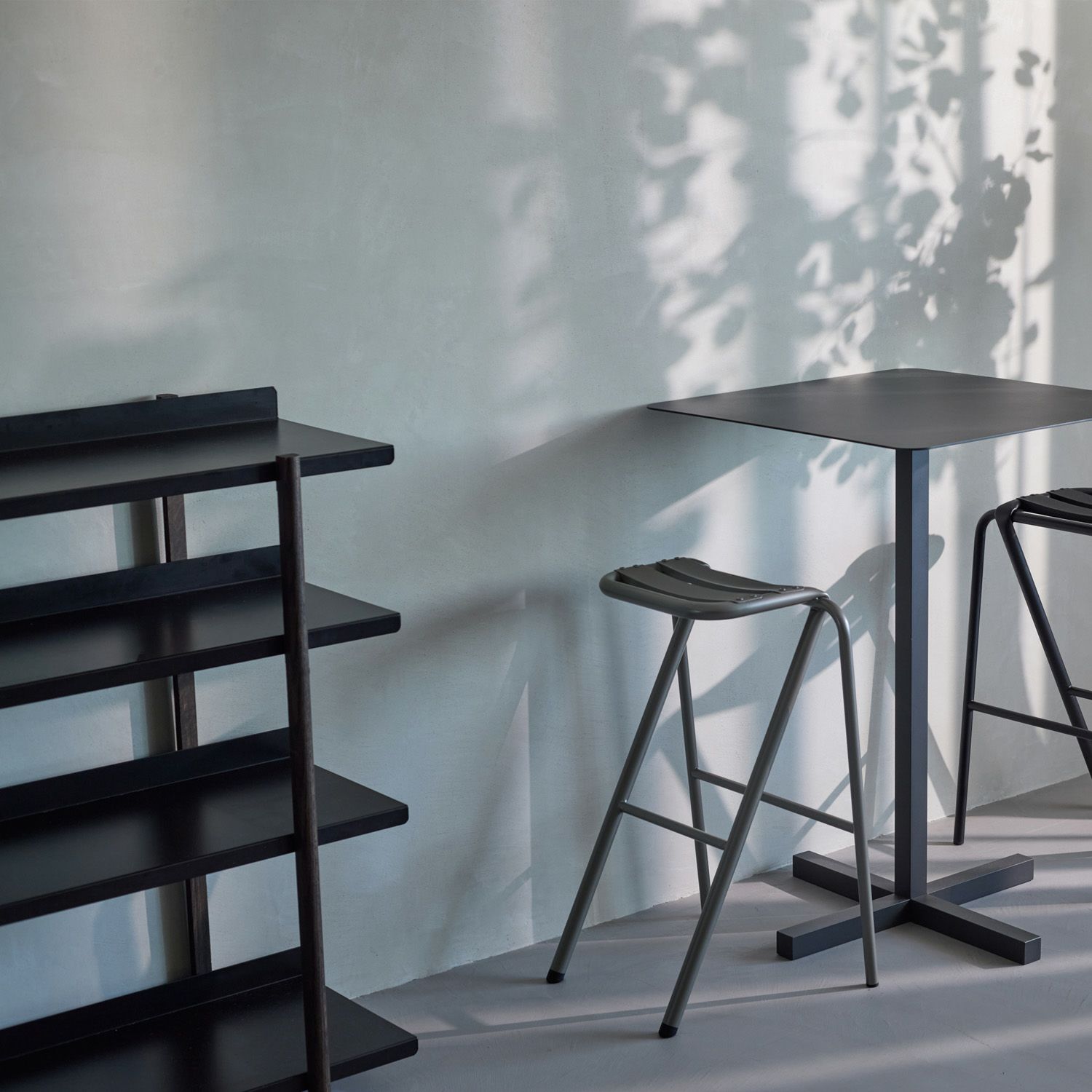 DUENDE デュエンデ MARGE SHELF 4 BK OIL STAIN FINISH マージ シェルフ ブラック オイルステインフィニッシュ DU0329BK カラー：ブラック デザイン：芦沢 啓治