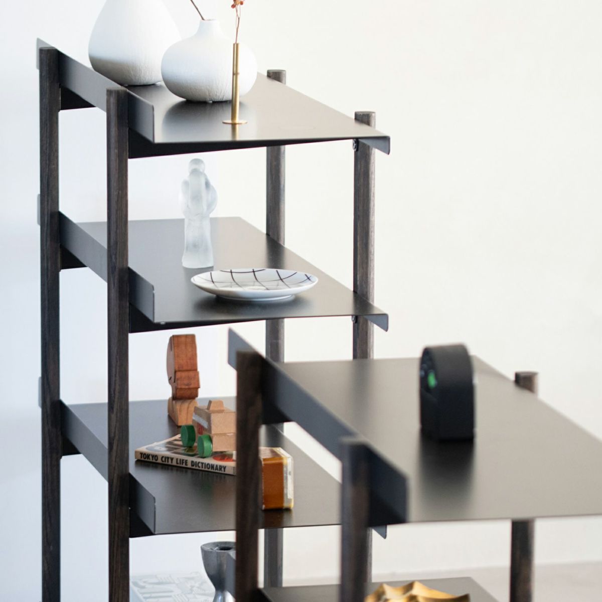 DUENDE デュエンデ MARGE SHELF 4 BK OIL STAIN FINISH マージ シェルフ ブラック オイルステインフィニッシュ DU0329BK カラー：ブラック デザイン：芦沢 啓治