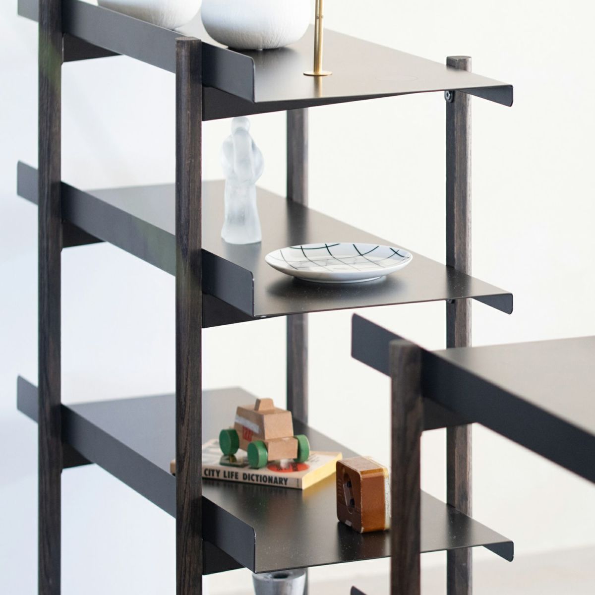 DUENDE デュエンデ MARGE SHELF 4 BK OIL STAIN FINISH マージ シェルフ ブラック オイルステインフィニッシュ DU0329BK カラー：ブラック デザイン：芦沢 啓治