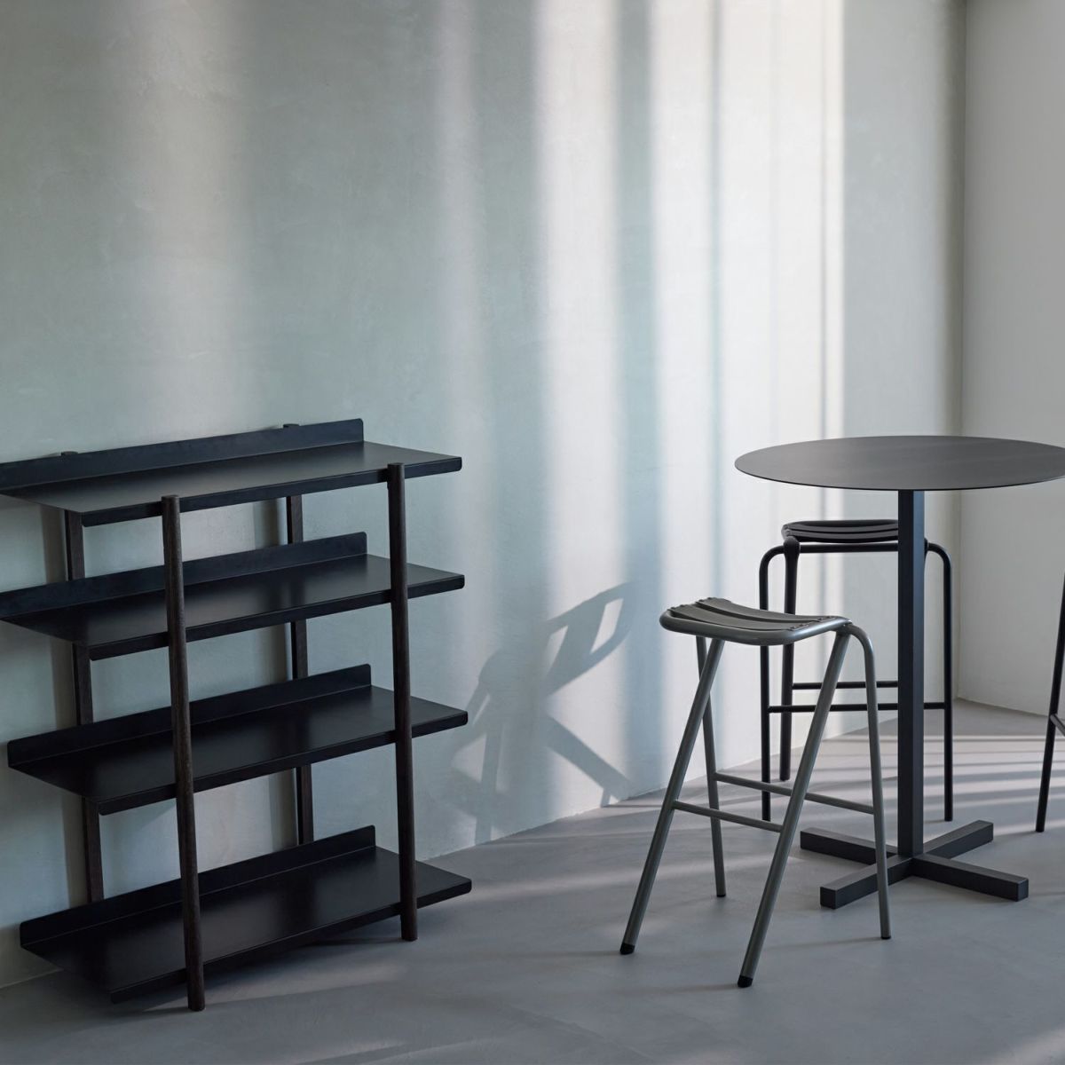 DUENDE デュエンデ MARGE SHELF 4 BK OIL STAIN FINISH マージ シェルフ ブラック オイルステインフィニッシュ DU0329BK カラー：ブラック デザイン：芦沢 啓治