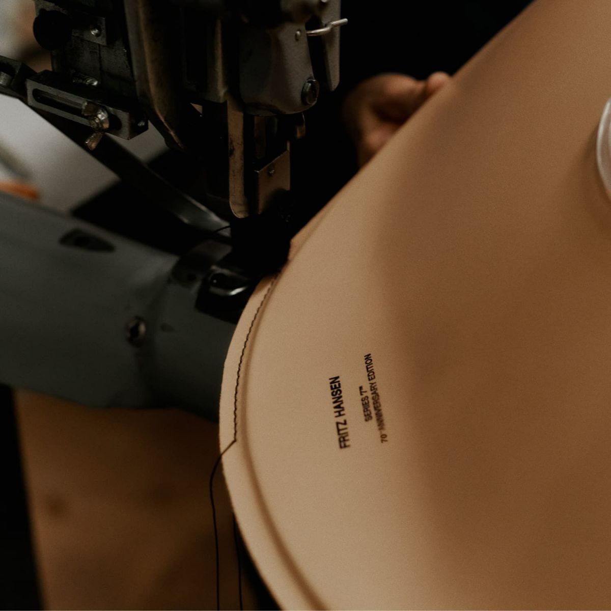 FRITZ HANSEN フリッツ・ハンセン SERIES 7 TAILORED セブンチェア テーラード 3107 チェア フルパディング ハーネスレザー