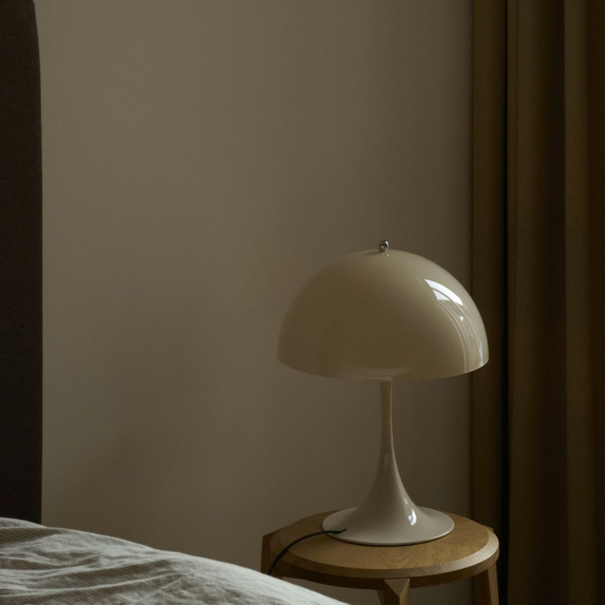 Louis Poulsen ルイスポールセン Panthella 320 Table パンテラ 320 テーブル テーブルランプ カラー：オパール・ホワイト デザイン：ヴェルナー・パントン