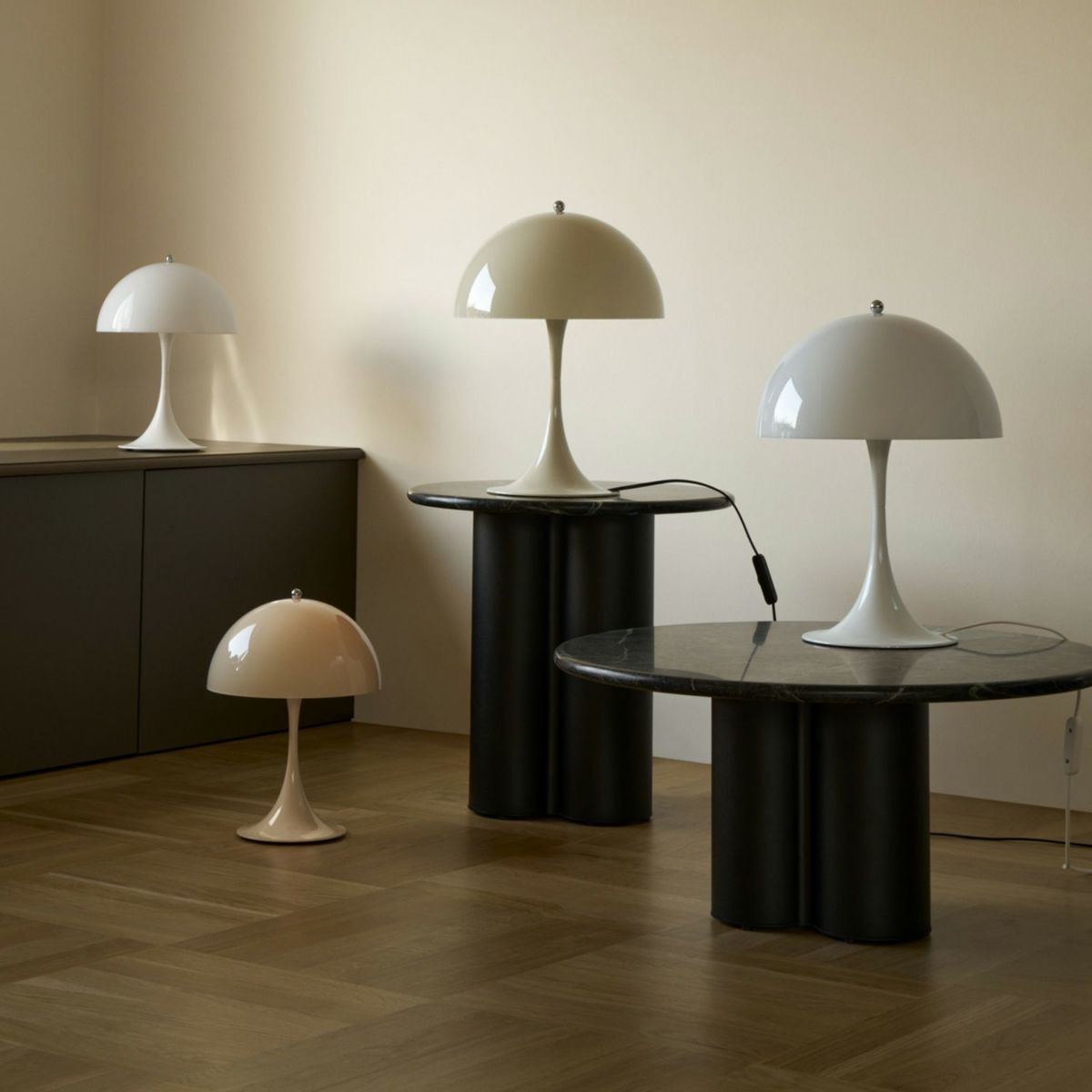 Louis Poulsen ルイスポールセン Panthella 320 Table パンテラ 320 テーブル テーブルランプ カラー：オパール・ベージュ デザイン：ヴェルナー・パントン