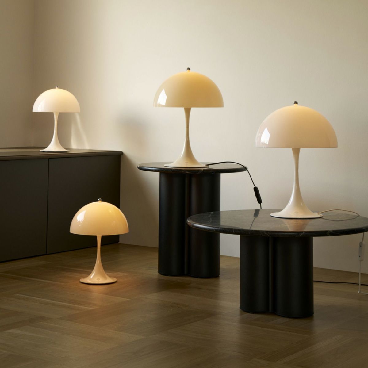 Louis Poulsen ルイスポールセン Panthella 320 Table パンテラ 320 テーブル テーブルランプ カラー：オパール・ベージュ デザイン：ヴェルナー・パントン