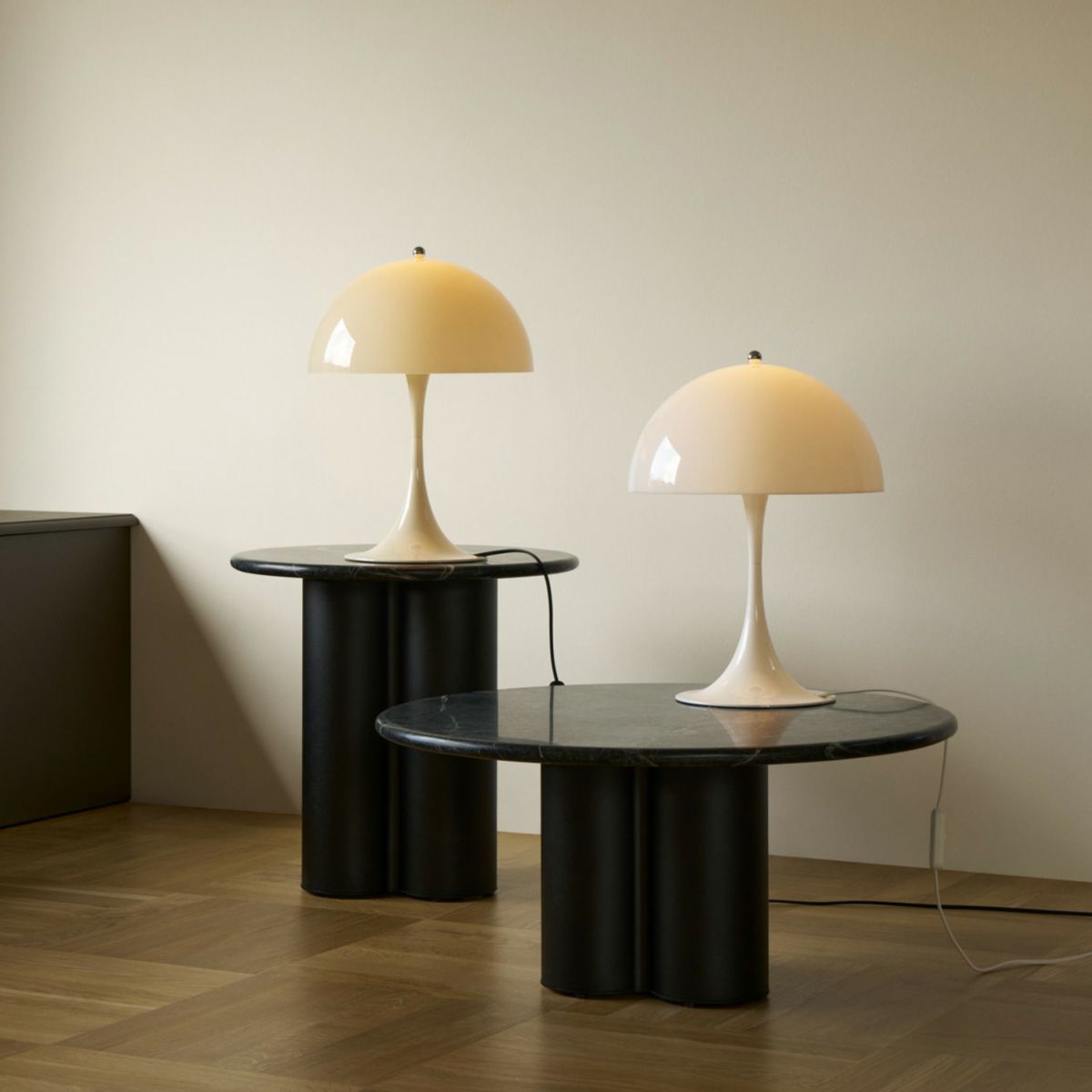 Louis Poulsen ルイスポールセン Panthella 320 Table パンテラ 320 テーブル テーブルランプ カラー：オパール・ベージュ デザイン：ヴェルナー・パントン