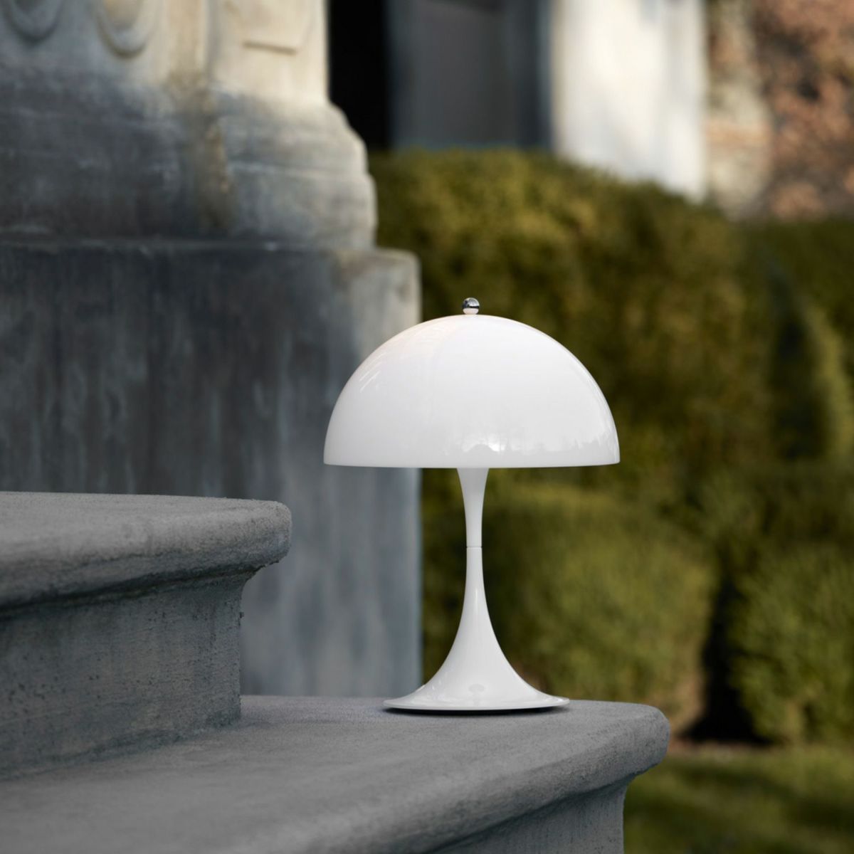 Louis Poulsen ルイスポールセン Panthella 250 Portable パンテラ 250 ポータブル テーブルランプ カラー：オペーク・ブラック デザイン：ヴェルナー・パントン