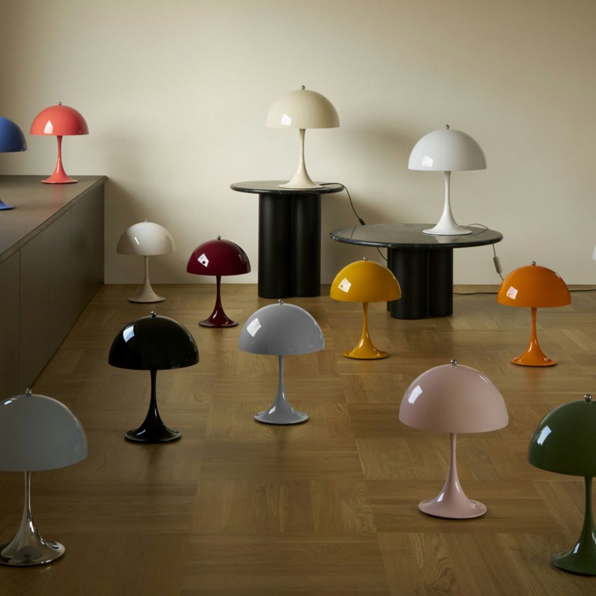 Louis Poulsen ルイスポールセン Panthella 250 Portable パンテラ 250 ポータブル テーブルランプ カラー：オペーク・コーラル デザイン：ヴェルナー・パントン