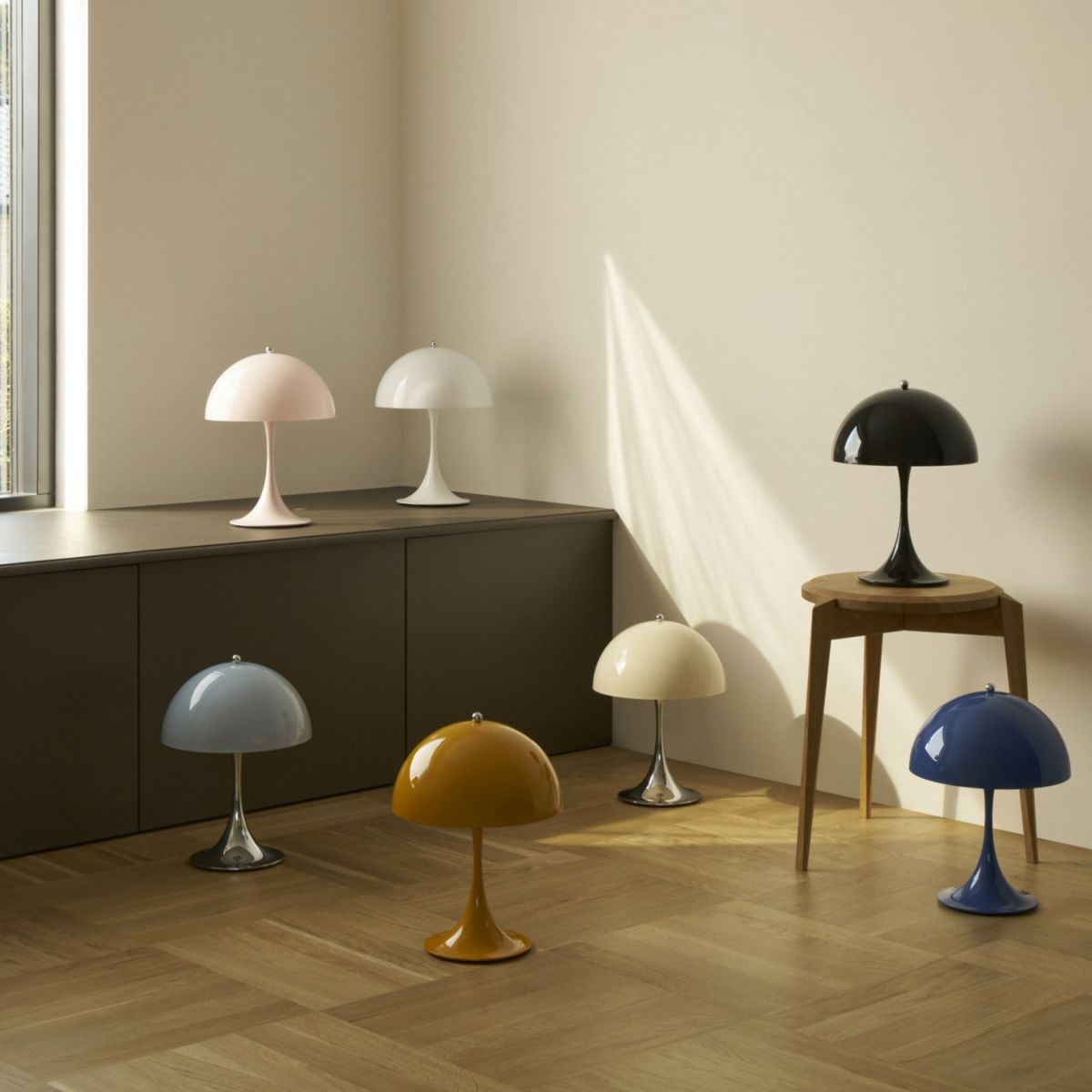 Louis Poulsen ルイスポールセン Panthella 250 Portable パンテラ 250 ポータブル テーブルランプ カラー：オペーク・インディゴブルー デザイン：ヴェルナー・パントン