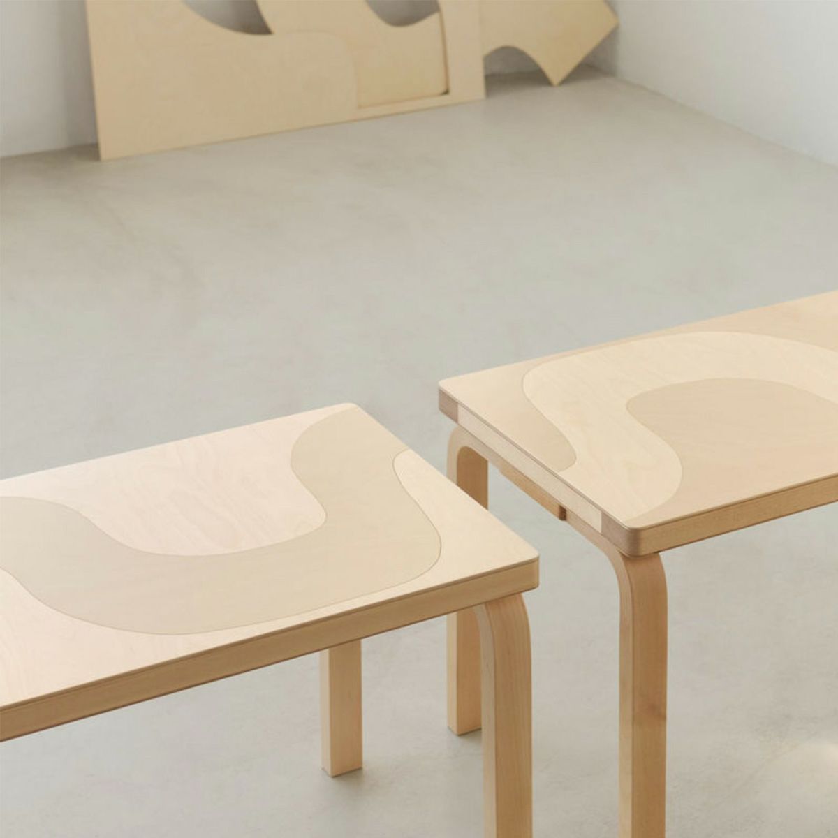 Artek アルテック ＋ marimekko マリメッコ シリーズ Anniversary Esitions TABLE 90D テーブル 90D サイズ：Φ48×44cm 厚み 3cm 3本脚 Seireeni セイレーニ デザイン：アルヴァ・アアルト