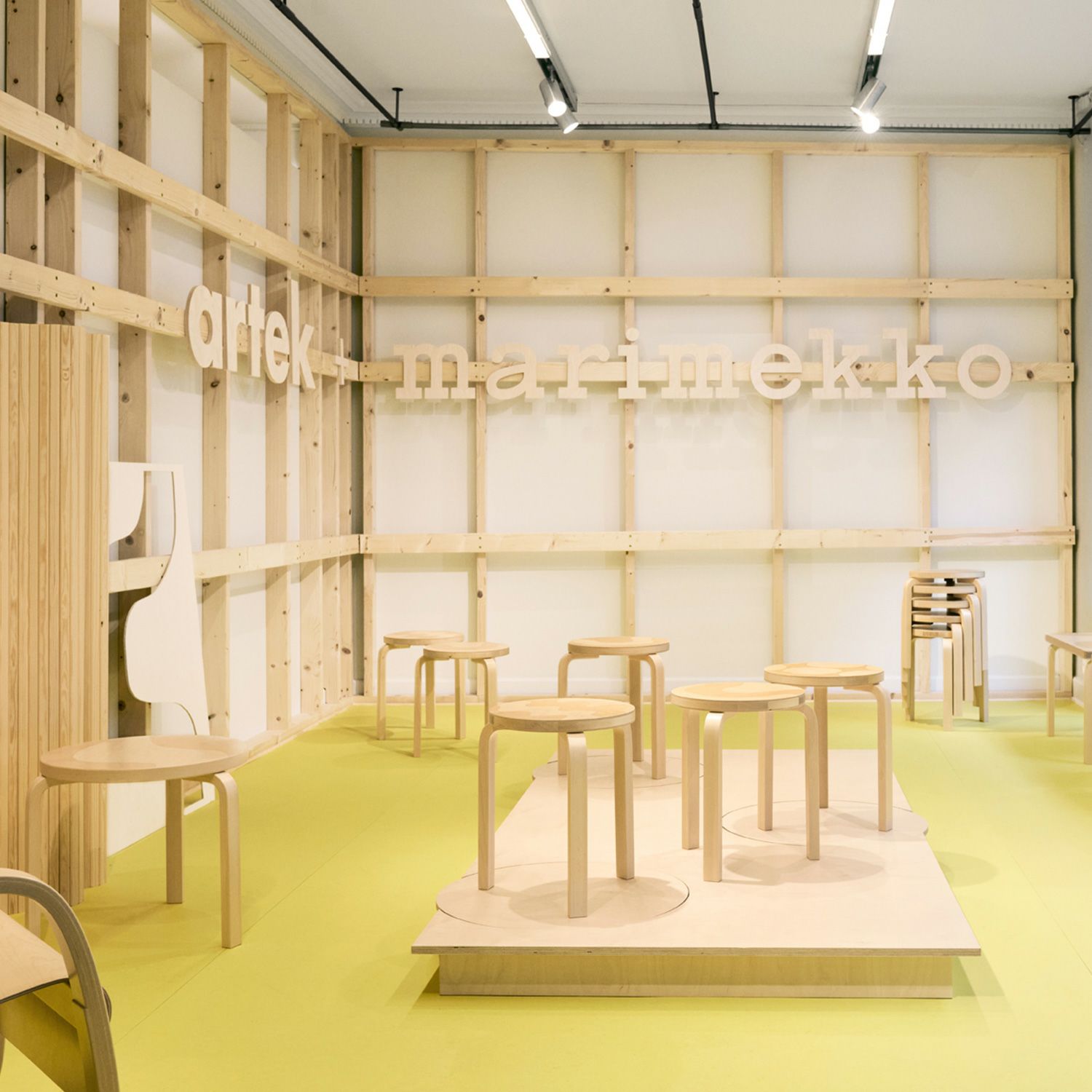 Artek アルテック ＋ marimekko マリメッコ シリーズ Anniversary Esitions TABLE 90D テーブル 90D サイズ：Φ48×44cm 厚み 3cm 3本脚 Seireeni セイレーニ デザイン：アルヴァ・アアルト