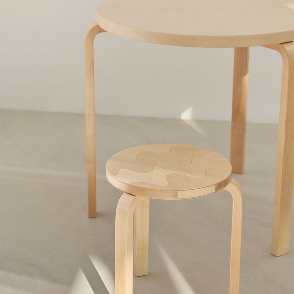 Artek アルテック ＋ marimekko マリメッコ シリーズ Anniversary Esitions STOOL 60 スツール 60 3本脚 バーチ材 Seireeni セイレーニ デザイン：アルヴァ・アアルト