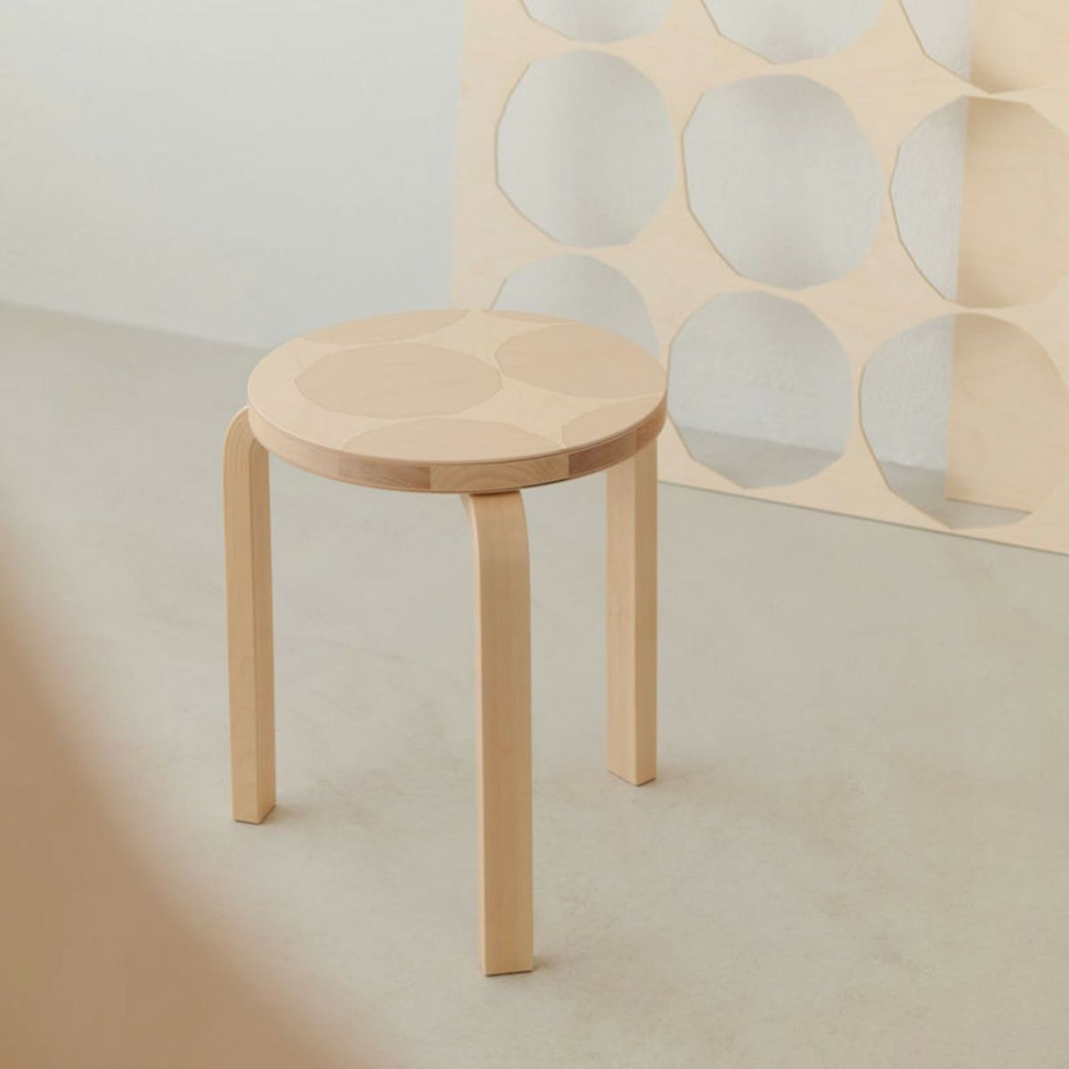 Artek アルテック ＋ marimekko マリメッコ シリーズ Anniversary Esitions STOOL 60 スツール 60 3本脚 バーチ材 Seireeni セイレーニ デザイン：アルヴァ・アアルト
