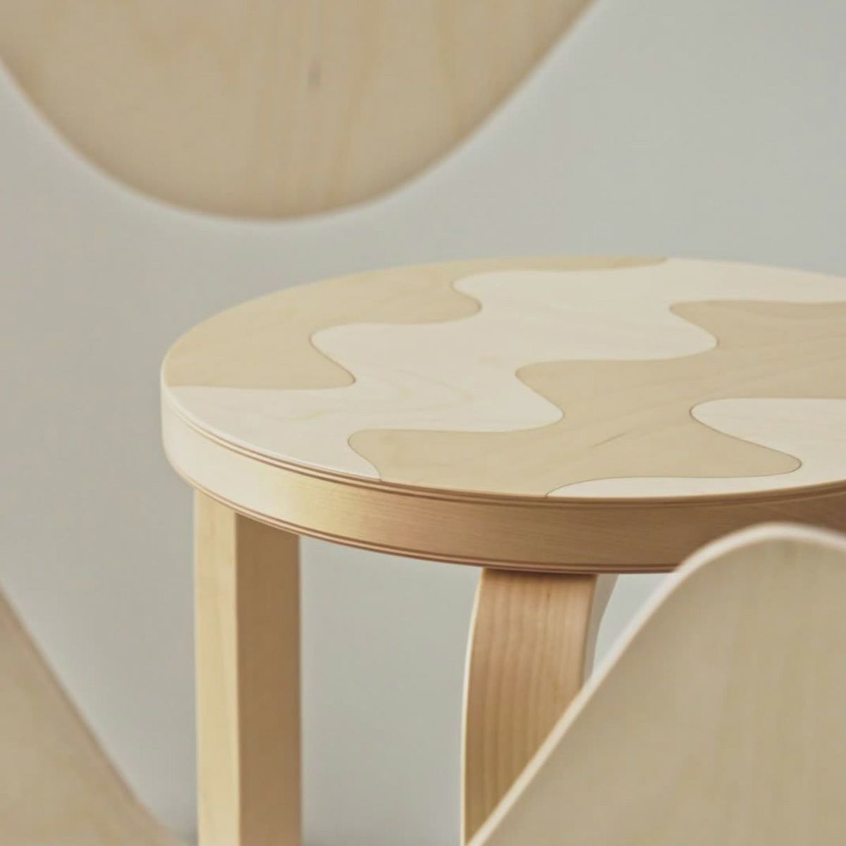Artek アルテック ＋ marimekko マリメッコ シリーズ Anniversary Esitions STOOL 60 スツール 60 3本脚 バーチ材 Lokki ロッキ デザイン：アルヴァ・アアルト
