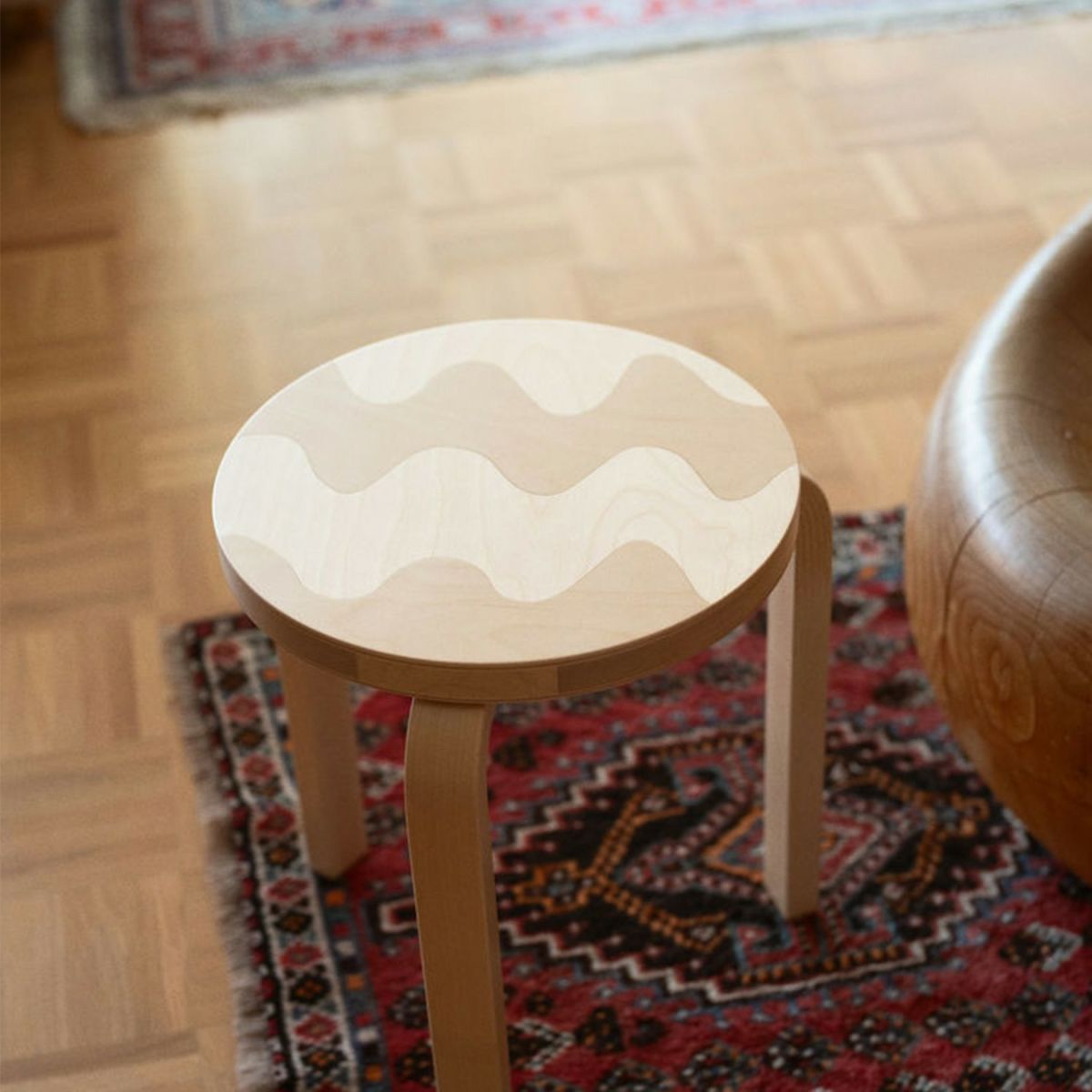 Artek アルテック ＋ marimekko マリメッコ シリーズ Anniversary Esitions STOOL 60 スツール 60 3本脚 バーチ材 Lokki ロッキ デザイン：アルヴァ・アアルト