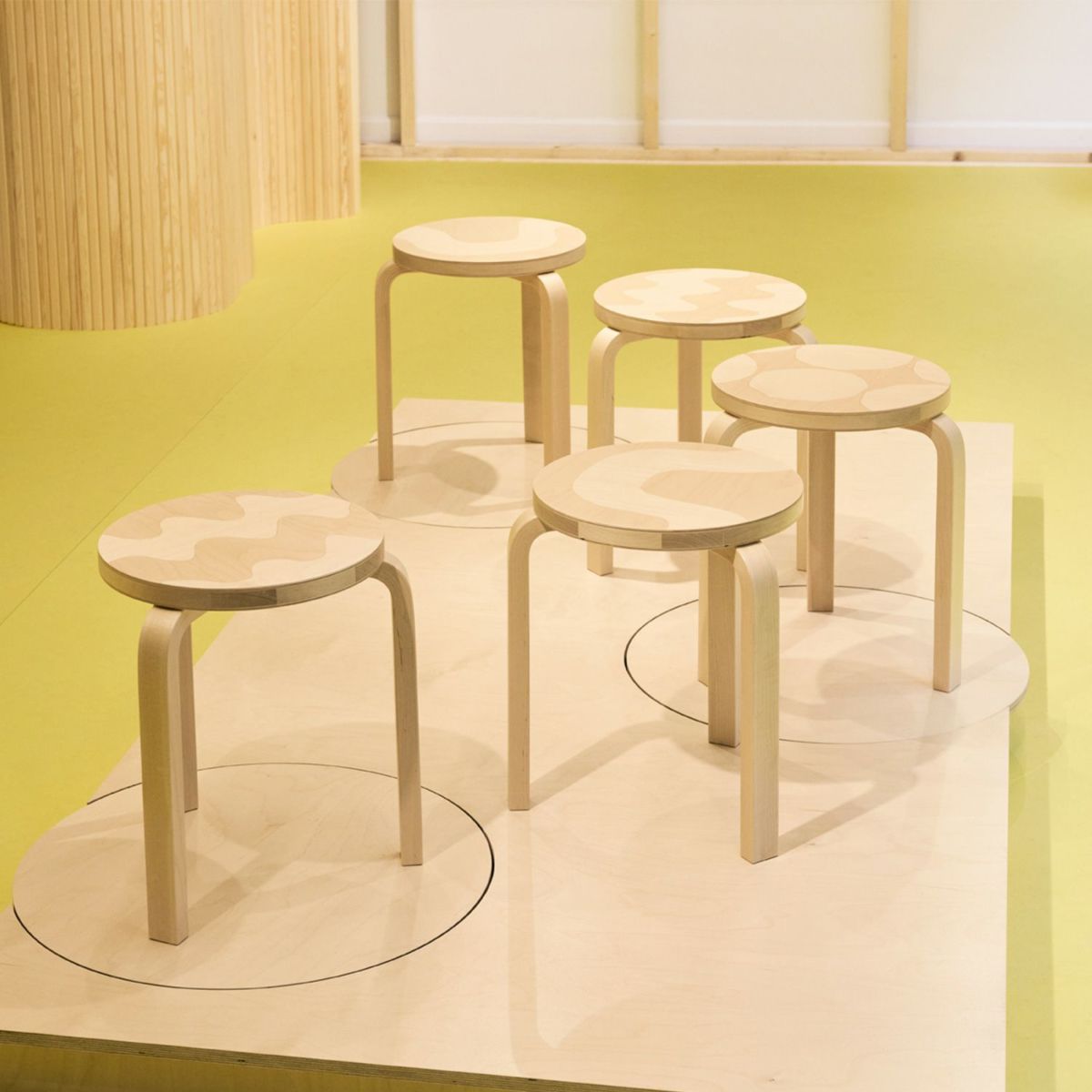 Artek アルテック ＋ marimekko マリメッコ シリーズ Anniversary Esitions STOOL 60 スツール 60 3本脚 バーチ材 Lokki ロッキ デザイン：アルヴァ・アアルト