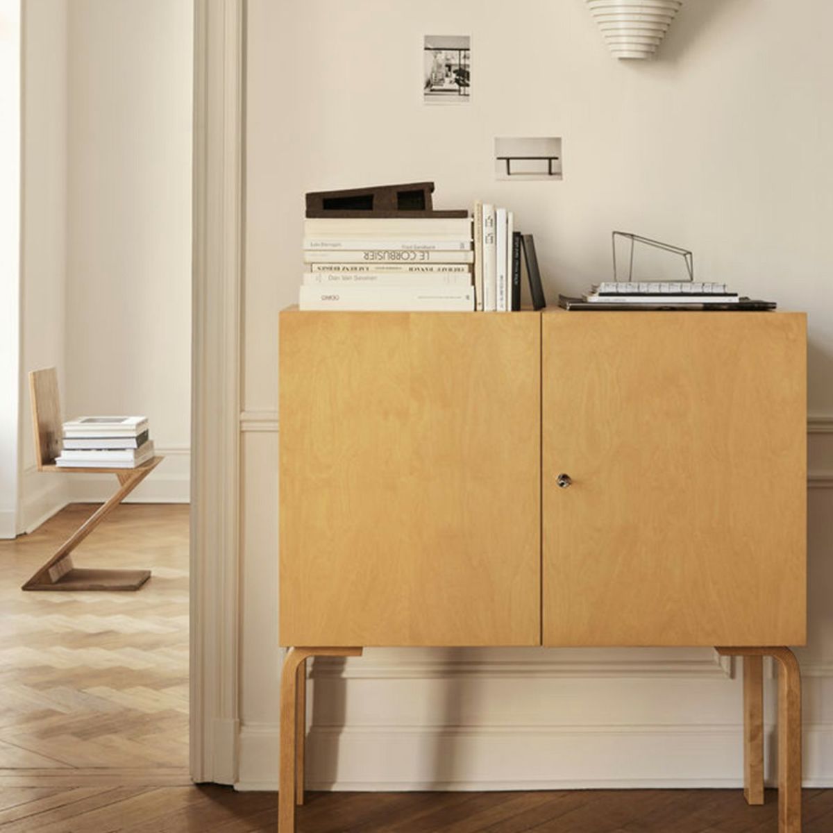 Artek アルテック CABINET 250 キャビネット 250 収納家具 ストレージ サイズ：95×60cm 高さ100cm 4本脚 バーチ ハニーステイン デザイン：アルヴァ・アアルト